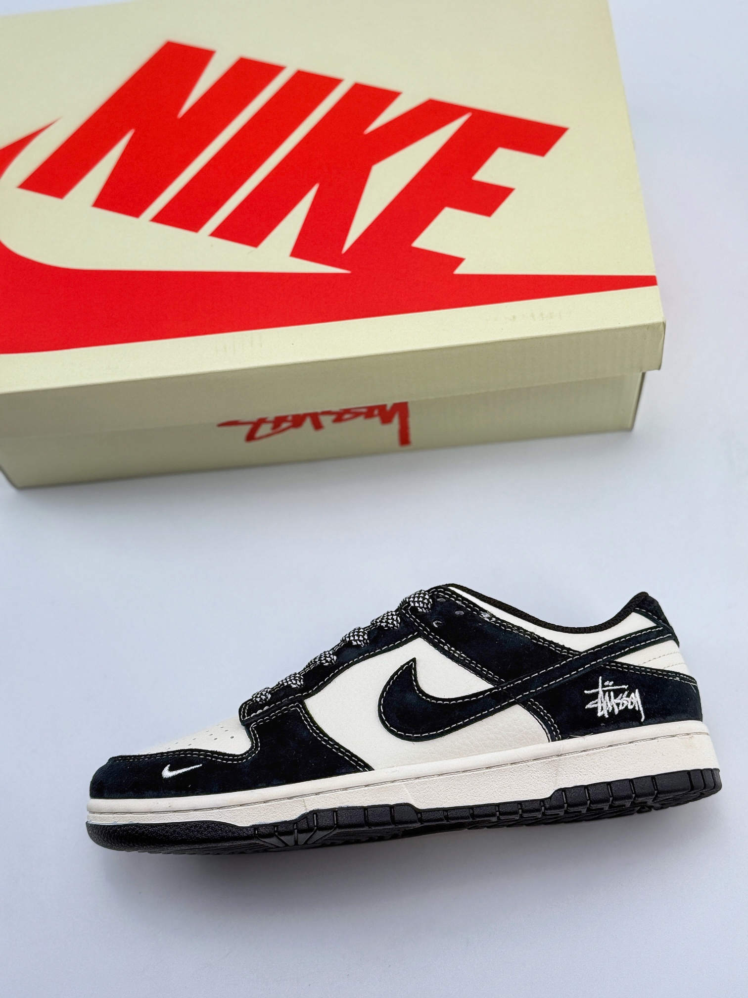 Nike SB Dunk Low x Stussy 米黑满天星 BB9898-008