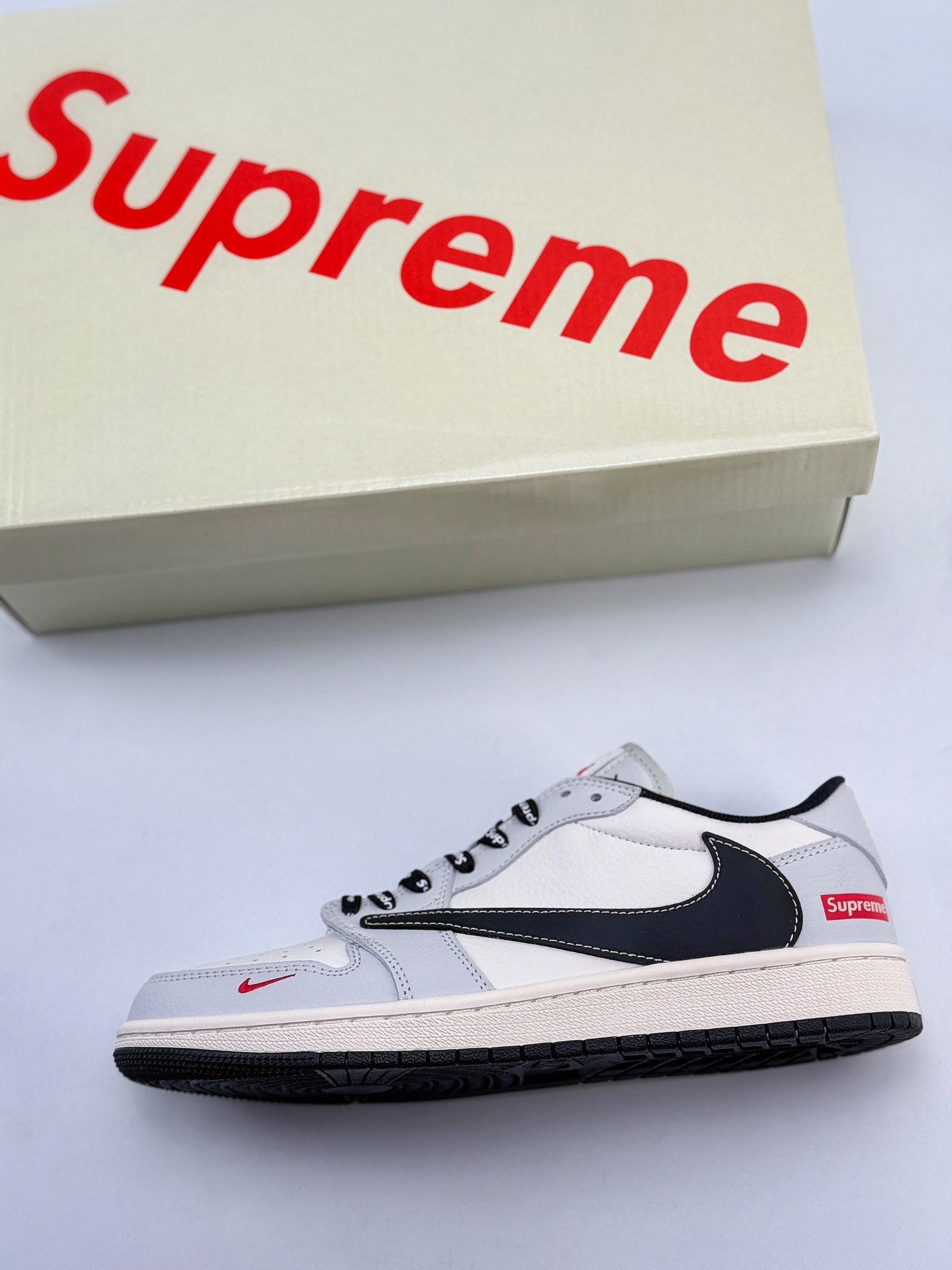 Travis Scott x Nike Air Jordan 1 Low x Supreme 米黑红 Air Jordan 1 Low 反转米黑红小钩倒钩 SJ2068-119