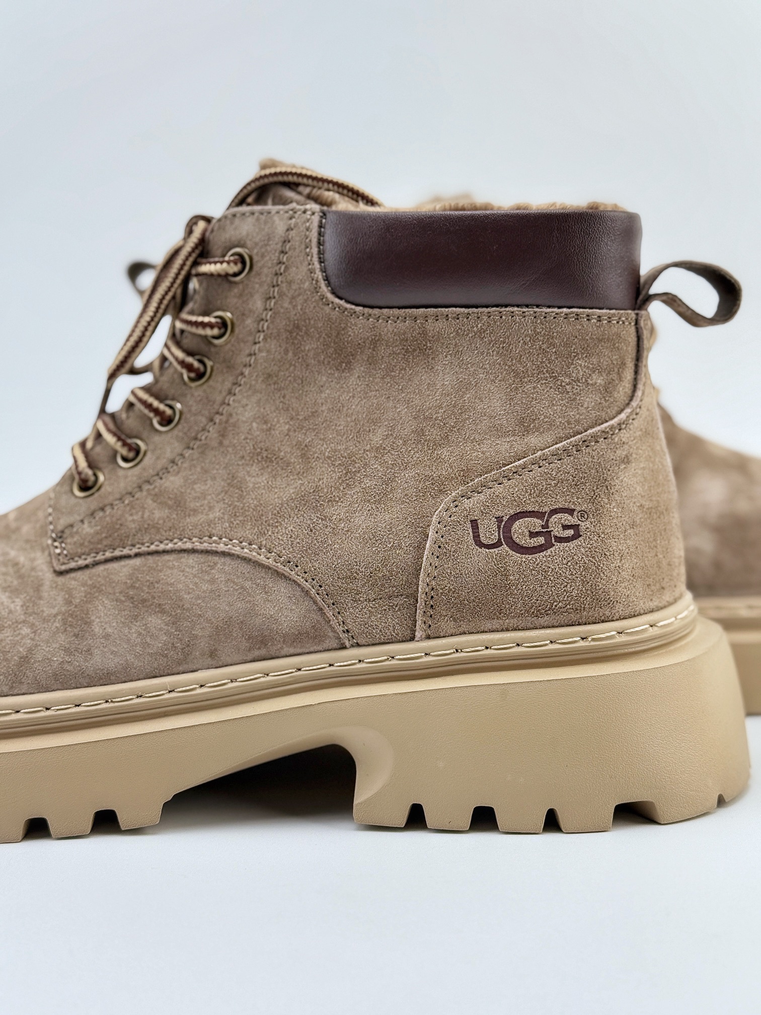 新货UGG 2024秋冬新品（毛绒一体内里保暖锁热） 秋冬必备 户外中帮休闲马丁靴雪地靴系列