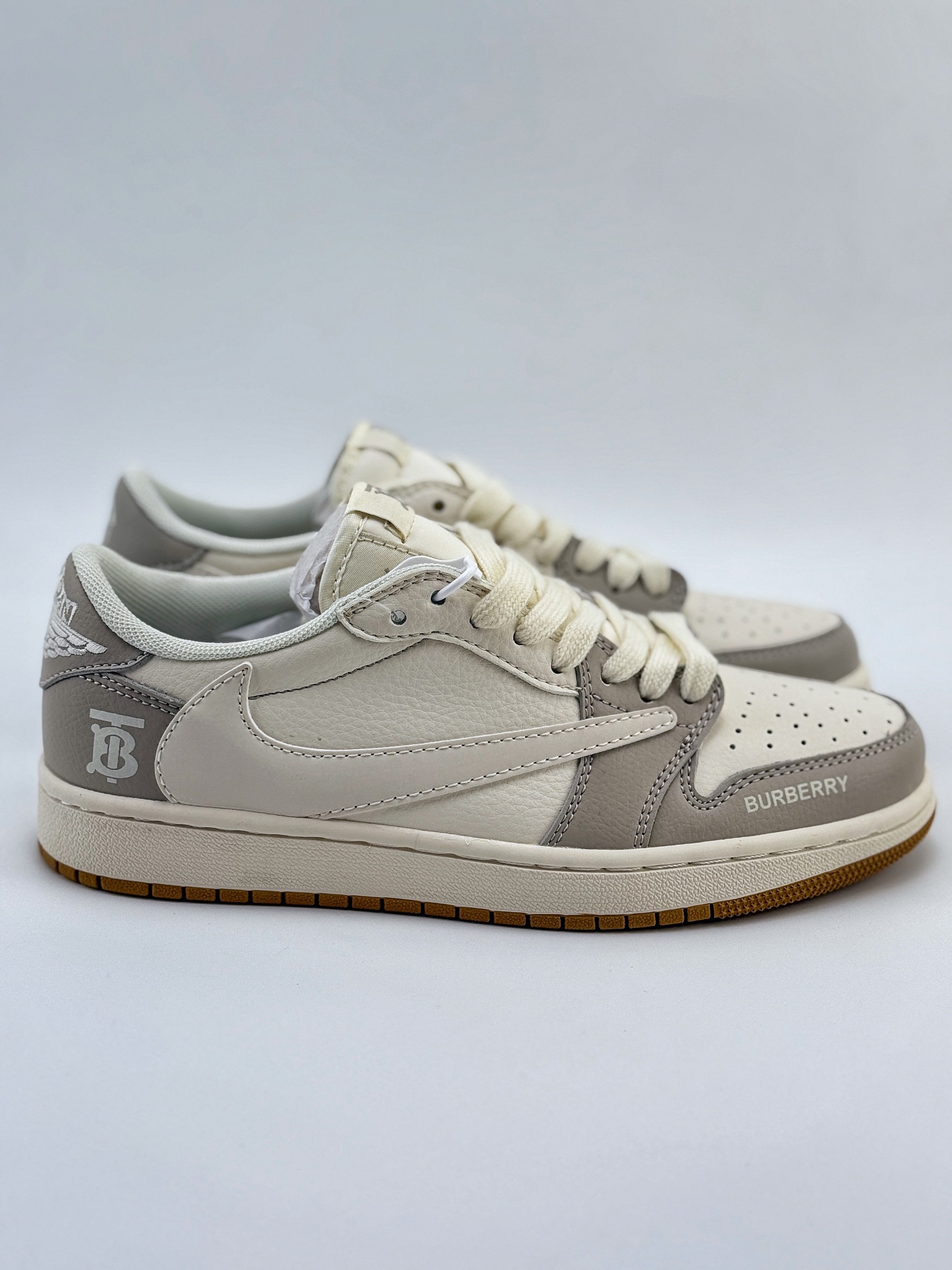 Travis Scott x Nike Air Jordan 1 Low x Burbrry 米灰 Air Jordan 1 Low 反转米灰倒钩  QY0966-119