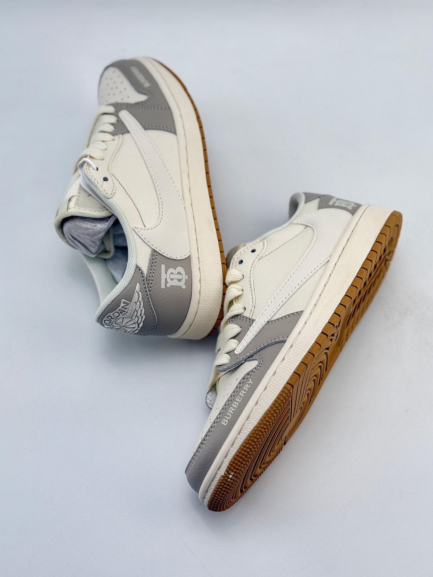 Travis Scott x Nike Air Jordan 1 Low x Burbrry 米灰 Air Jordan 1 Low 反转米灰倒钩  QY0966-119