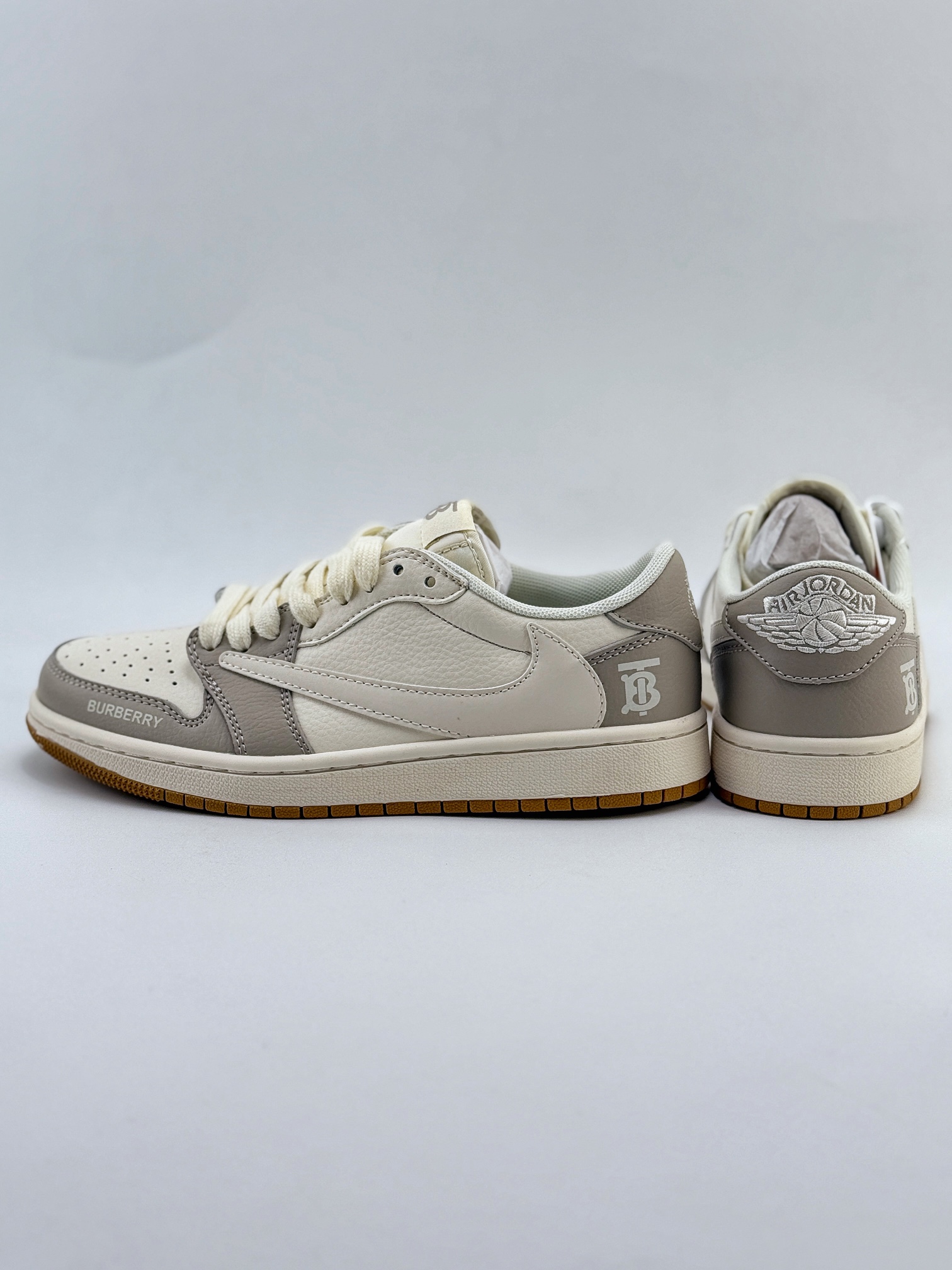 Travis Scott x Nike Air Jordan 1 Low x Burbrry 米灰 Air Jordan 1 Low 反转米灰倒钩  QY0966-119