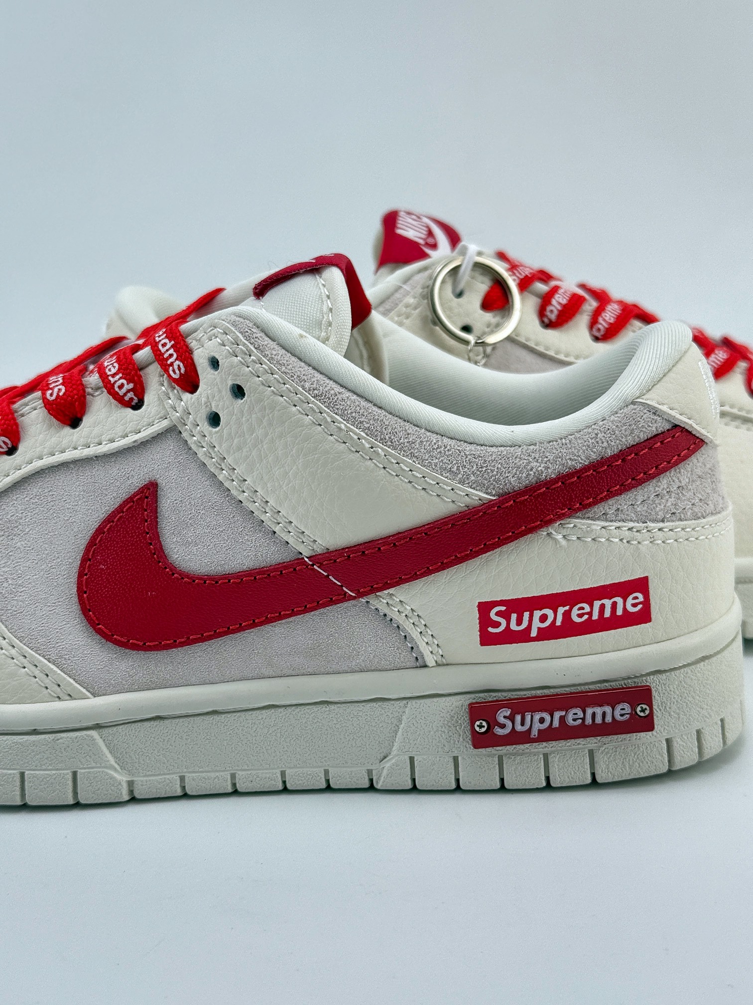 Nike SB Dunk Low x Supreme 米红小钩 KK1333-002