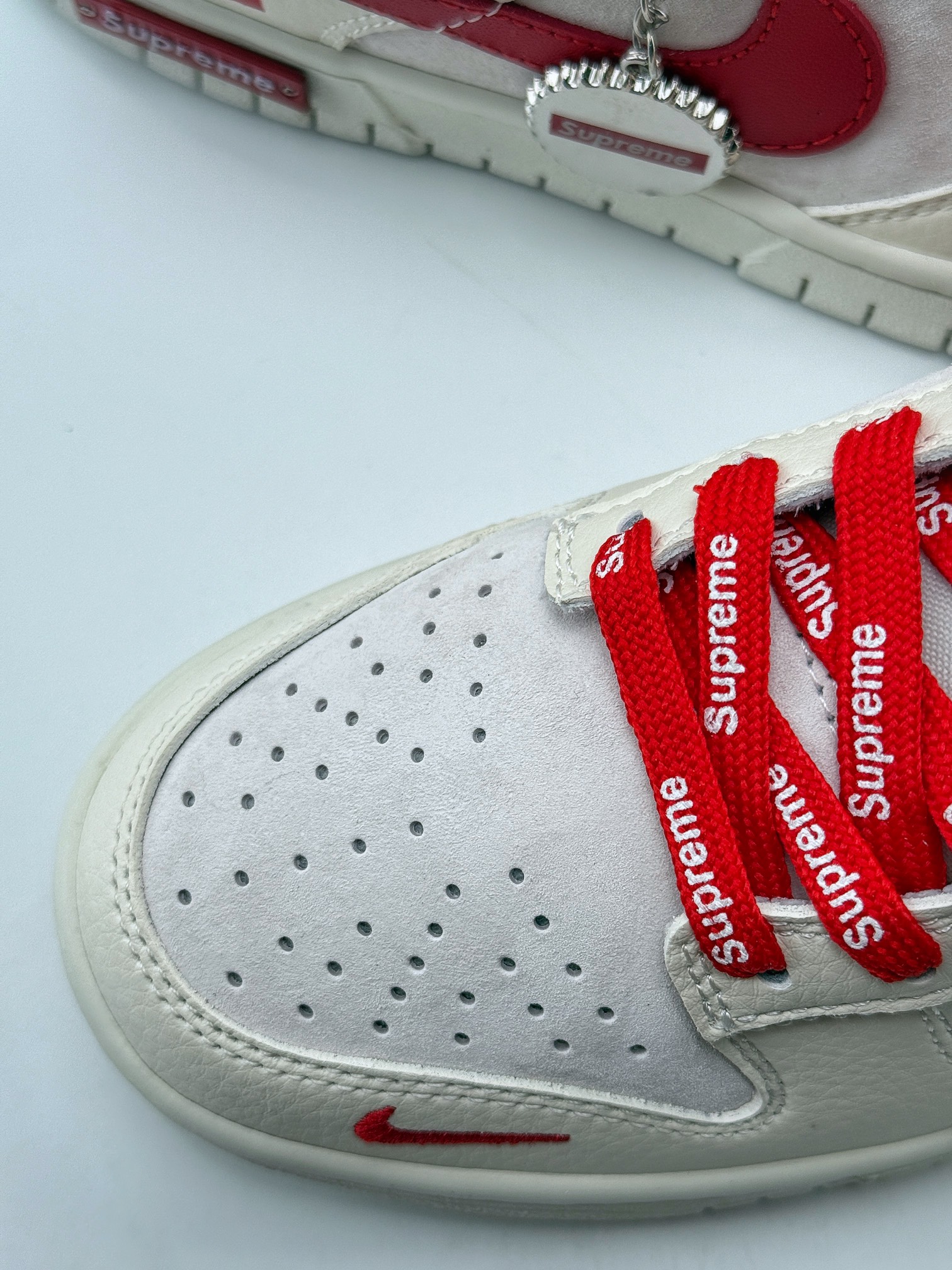 Nike SB Dunk Low x Supreme 米红小钩 KK1333-002