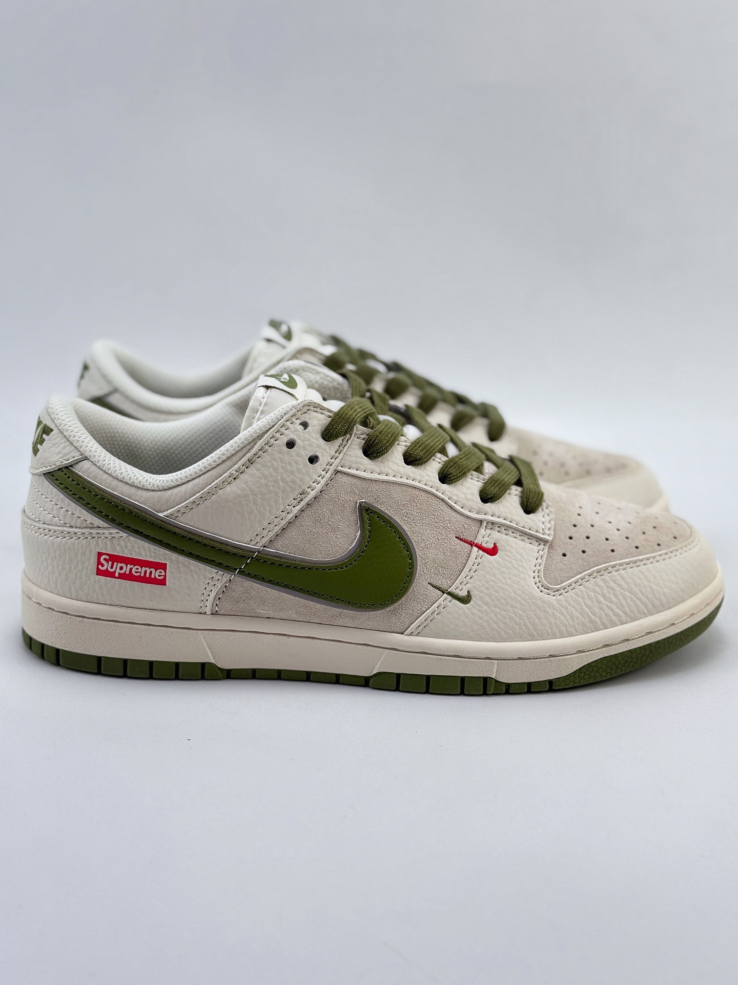 Nike SB Dunk Low x Supreme 米绿双钩  XX2025-689