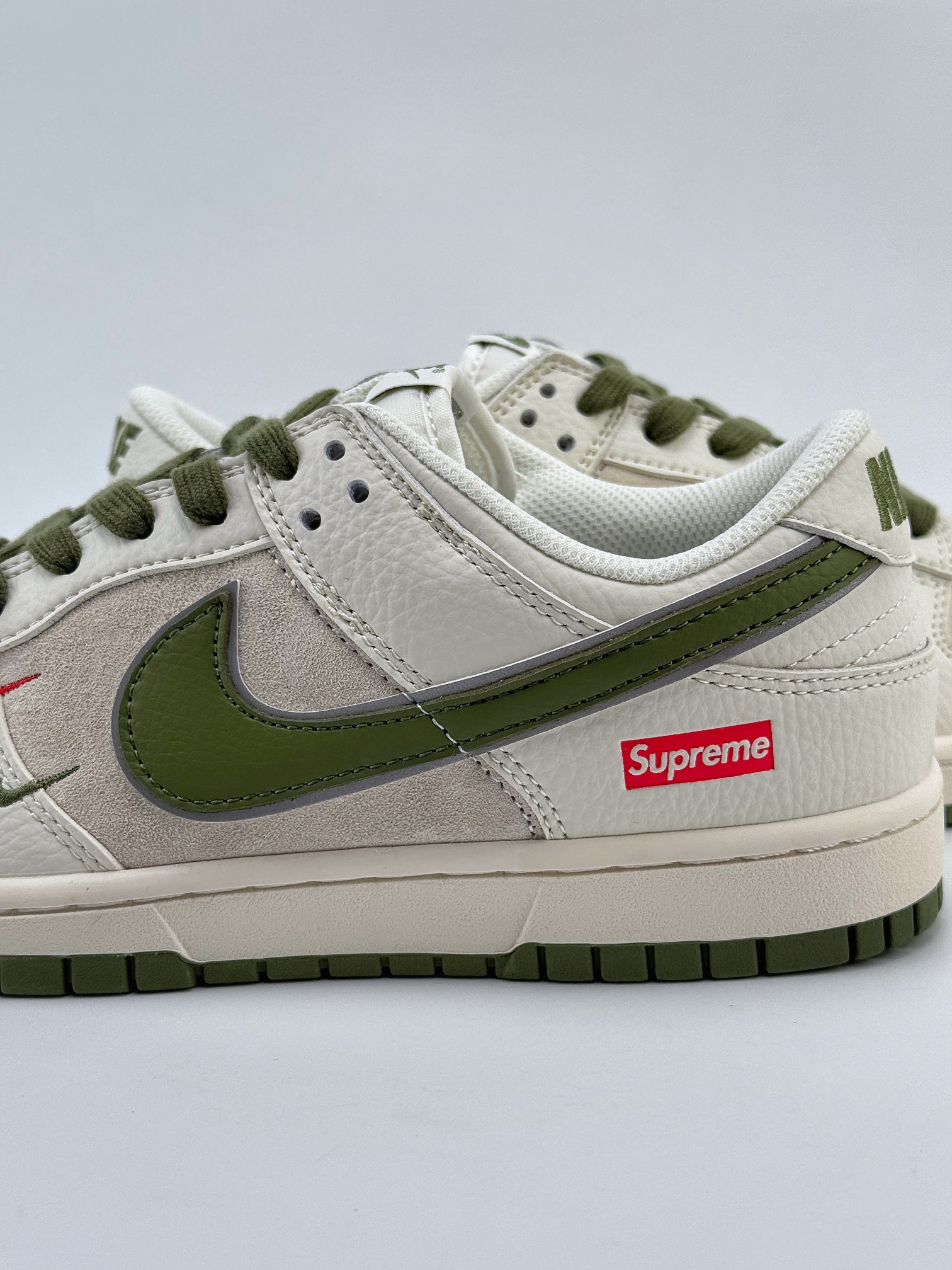 Nike SB Dunk Low x Supreme 米绿双钩  XX2025-689