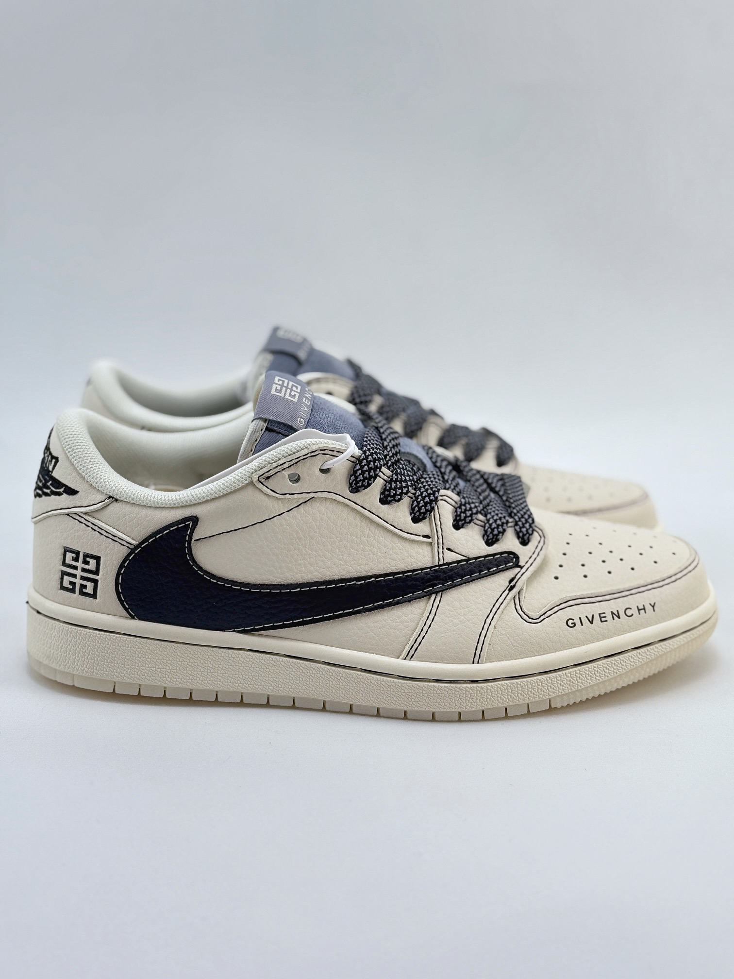 Travis Scott x Nike Air Jordan 1 Low x GIVENCHY 米黑 Air Jordan 1 Low 反转米黑满天星倒钩  XY2688-111