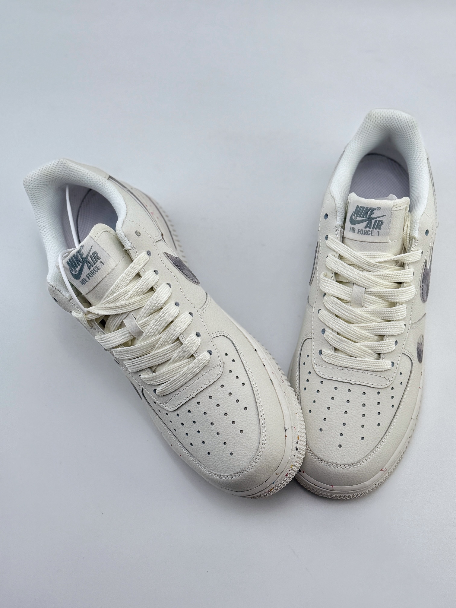 Nike Air Force 1 Low 07 星球 涂鸦 XQ 2481844