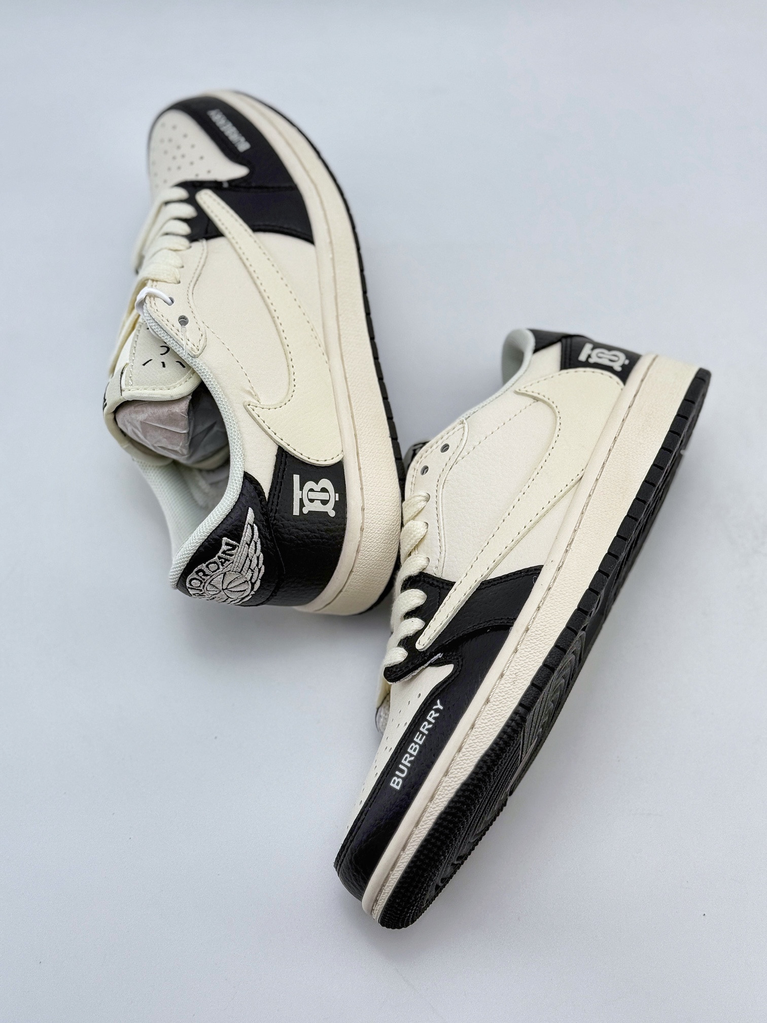 Travis Scott x Nike Air Jordan 1 Low x Burbrry 米黑 Air Jordan 1 Low 反转米黑倒钩  QY0966-117