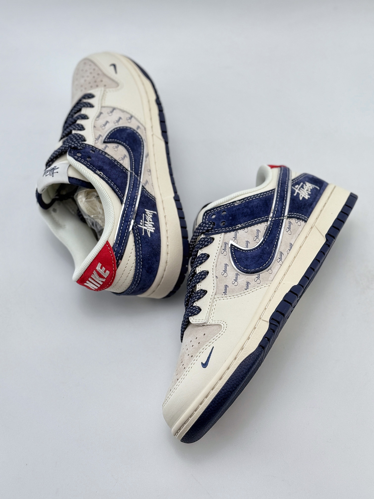 Nike SB Dunk Low x Stussy 白红蓝小钩满天星  XX2025-609