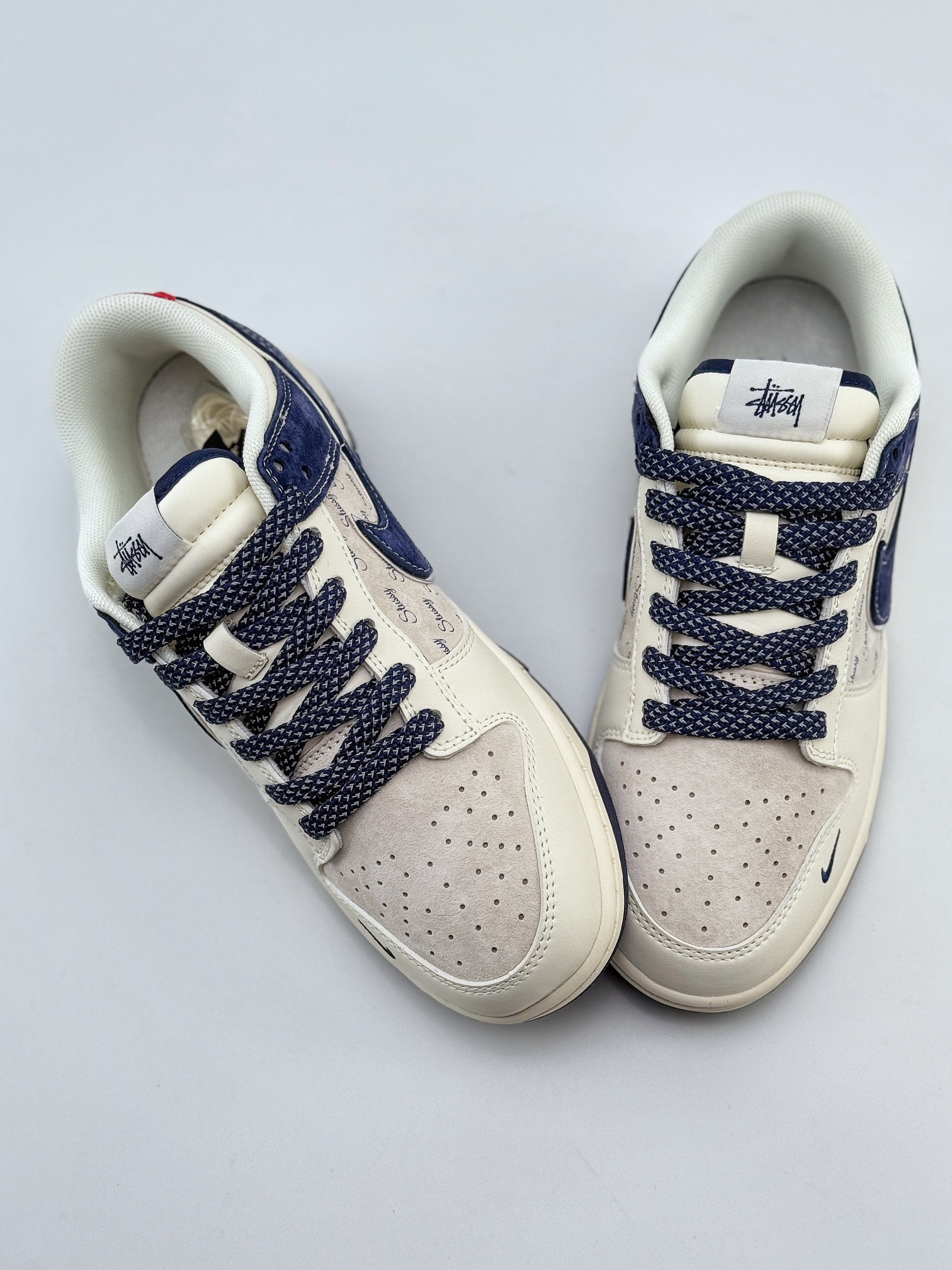 Nike SB Dunk Low x Stussy 白红蓝小钩满天星  XX2025-609