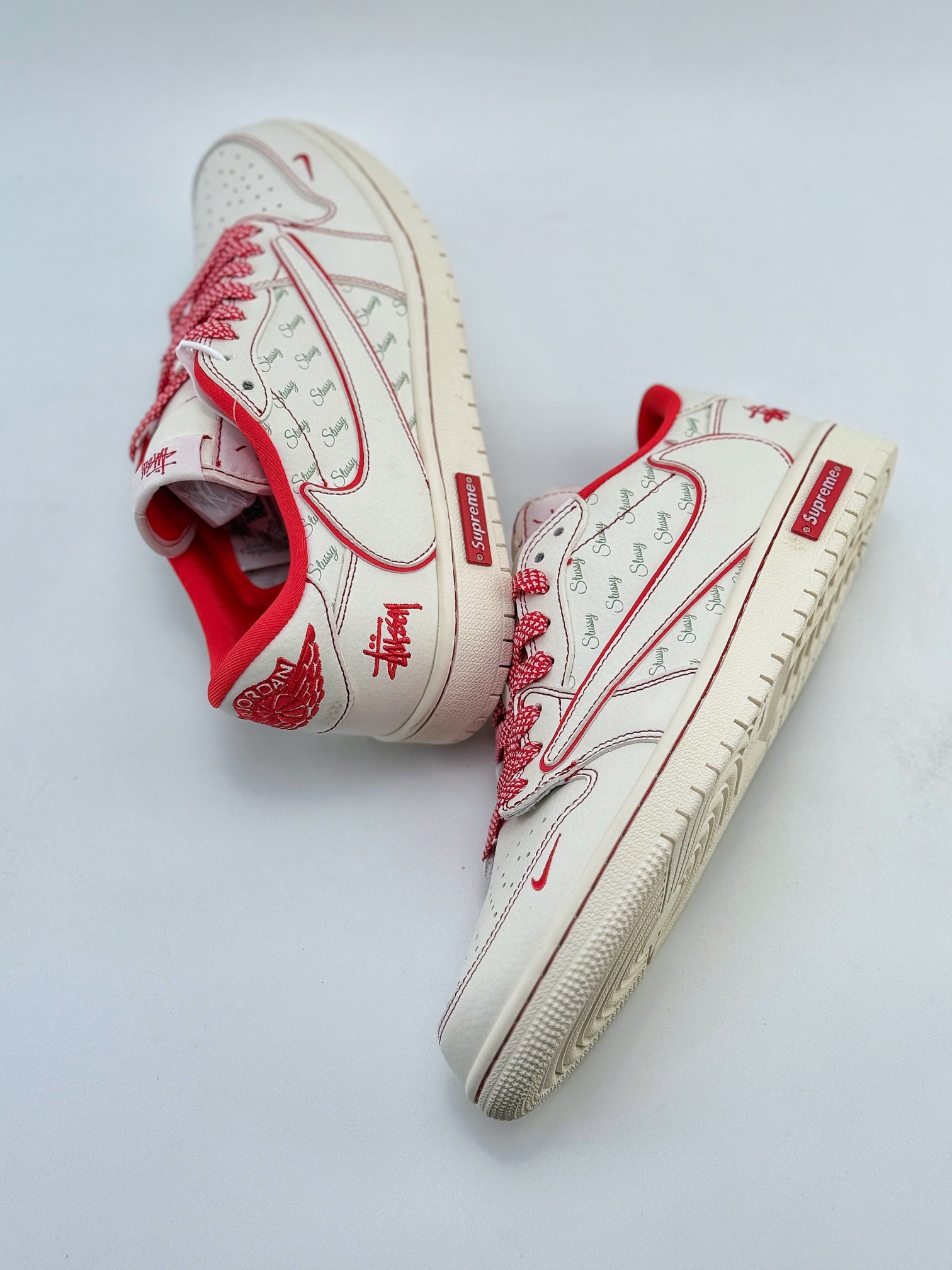 Travis Scott x Nike Air Jordan 1 Low x Supreme x Stussy Air Jordan 1 Low 反转兔八哥满天星倒钩  SJ2068-116