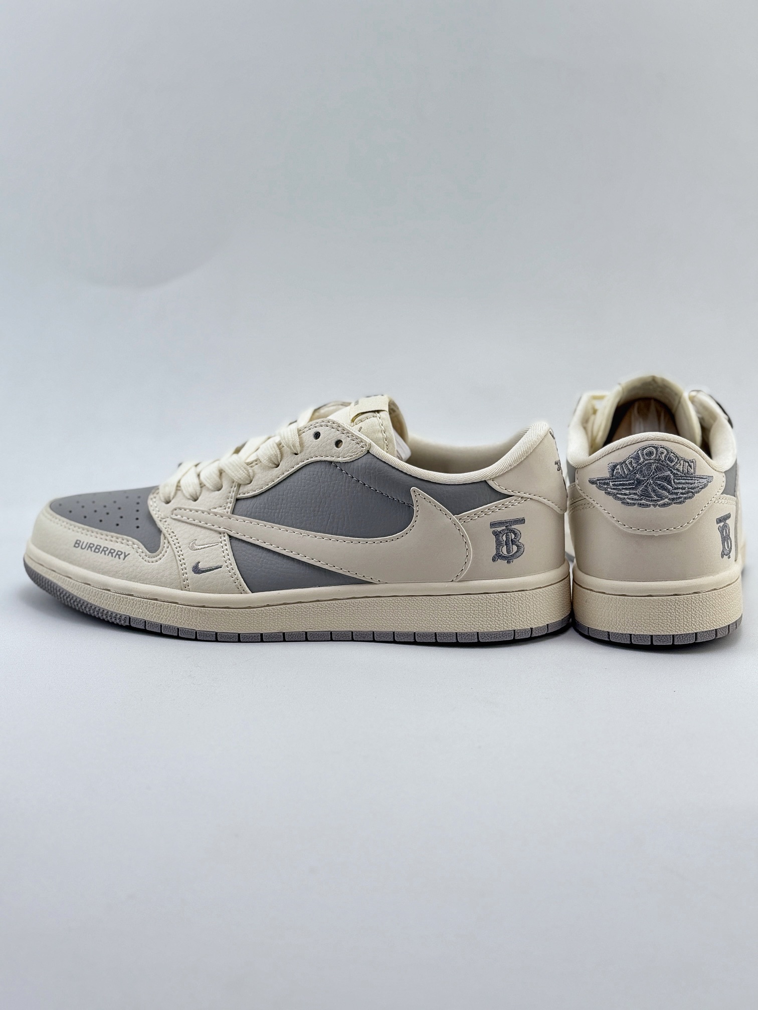 Travis Scott x Nike Air Jordan 1 Low x BURBRRY Air Jordan 1 Low 反转米灰双小钩倒钩 BB6588-315