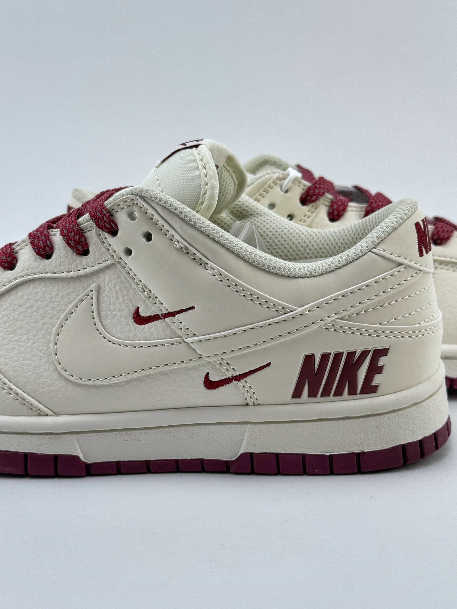 NIKE SB Dunk Low 米红三小钩满天星 NK5639-322