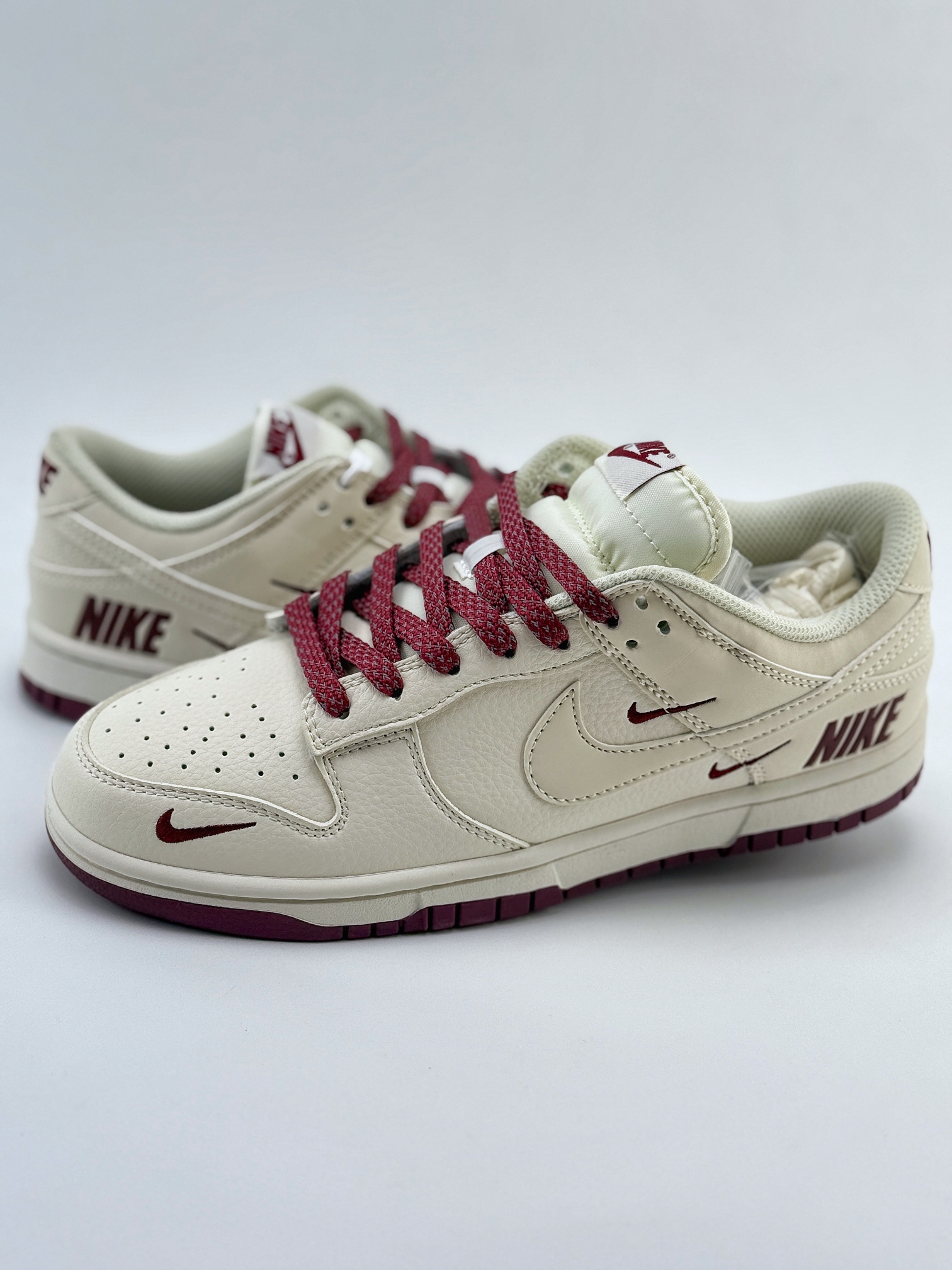 NIKE SB Dunk Low 米红三小钩满天星 NK5639-322