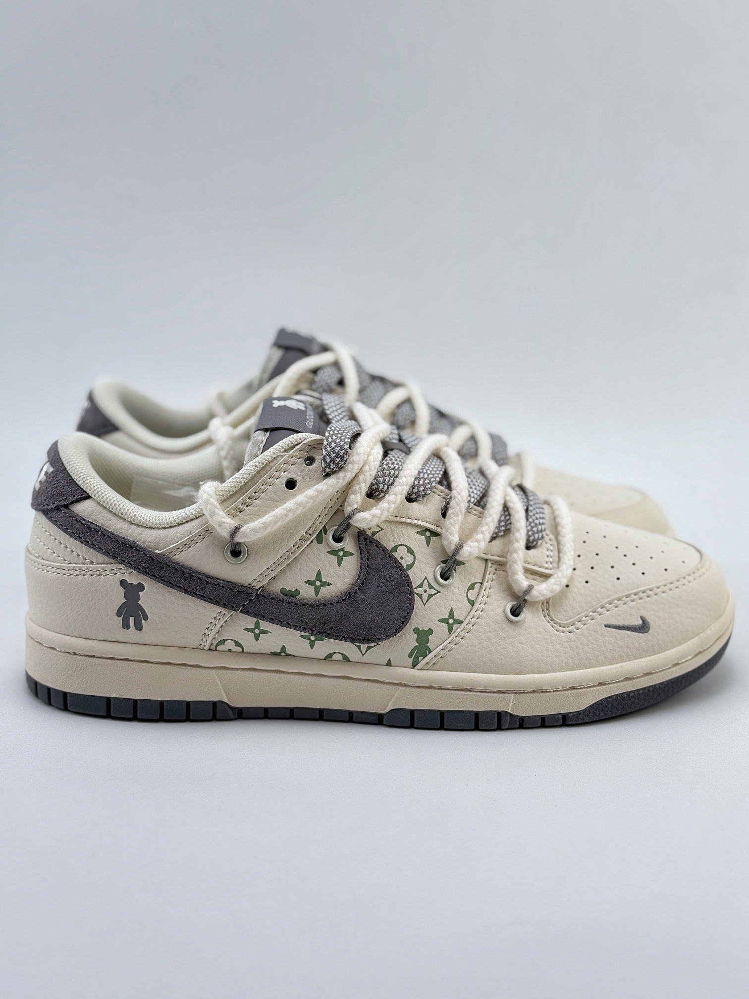 Nike SB Dunk Low x Louis Vuitton x Bearbrick 白灰小钩绑带满天星  SJ2068-290