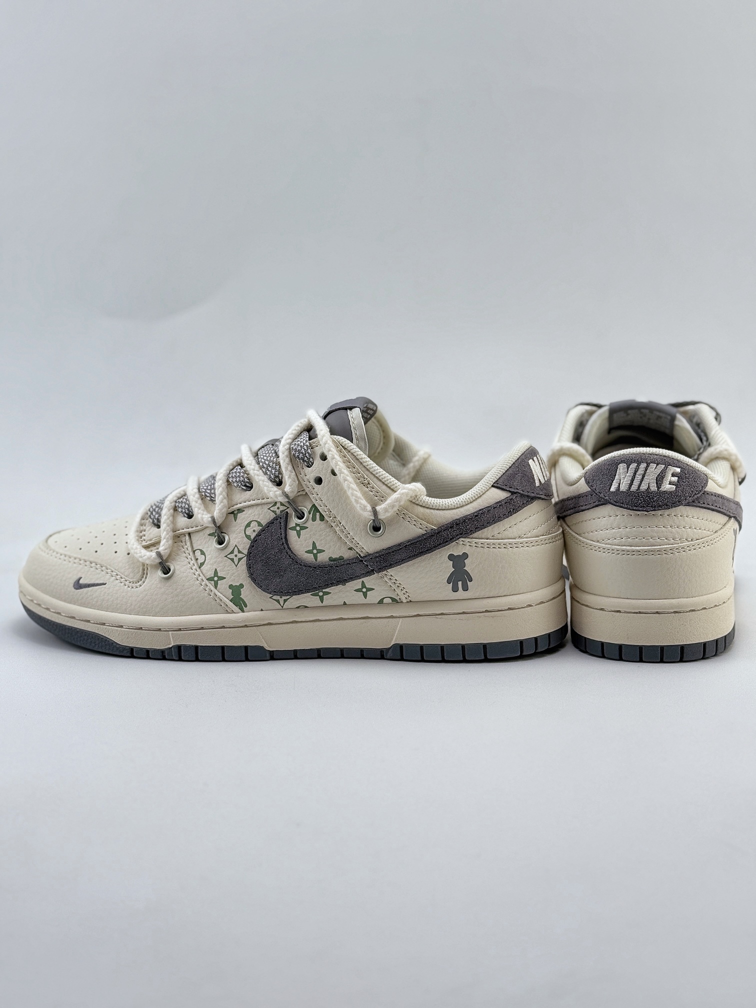 Nike SB Dunk Low x Louis Vuitton x Bearbrick 白灰小钩绑带满天星  SJ2068-290