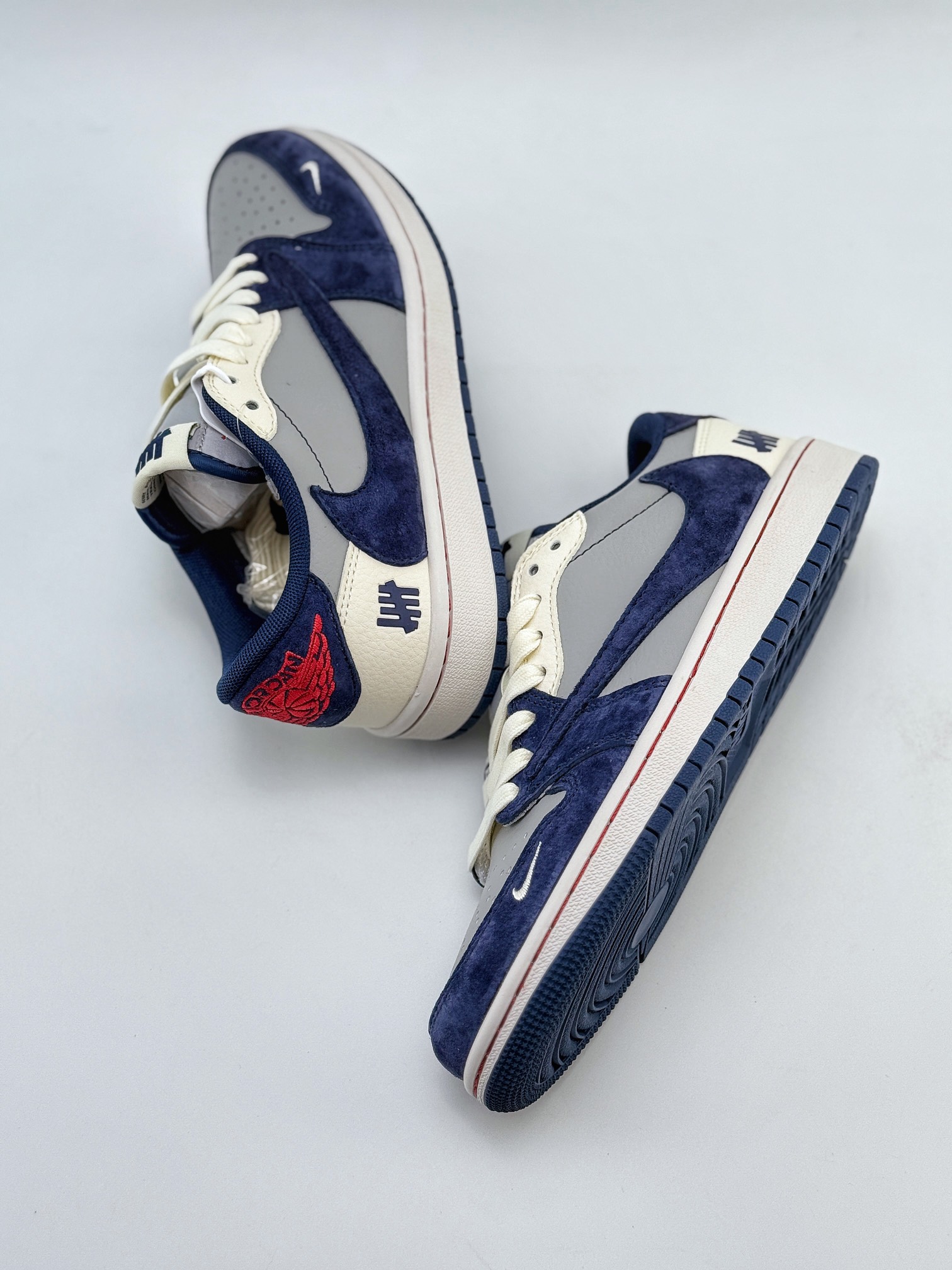 Travis Scott x Nike Air Jordan 1 Low x UNDEFEATED Air Jordan 1 Low 反转米灰蓝小钩倒钩  CF3688-026