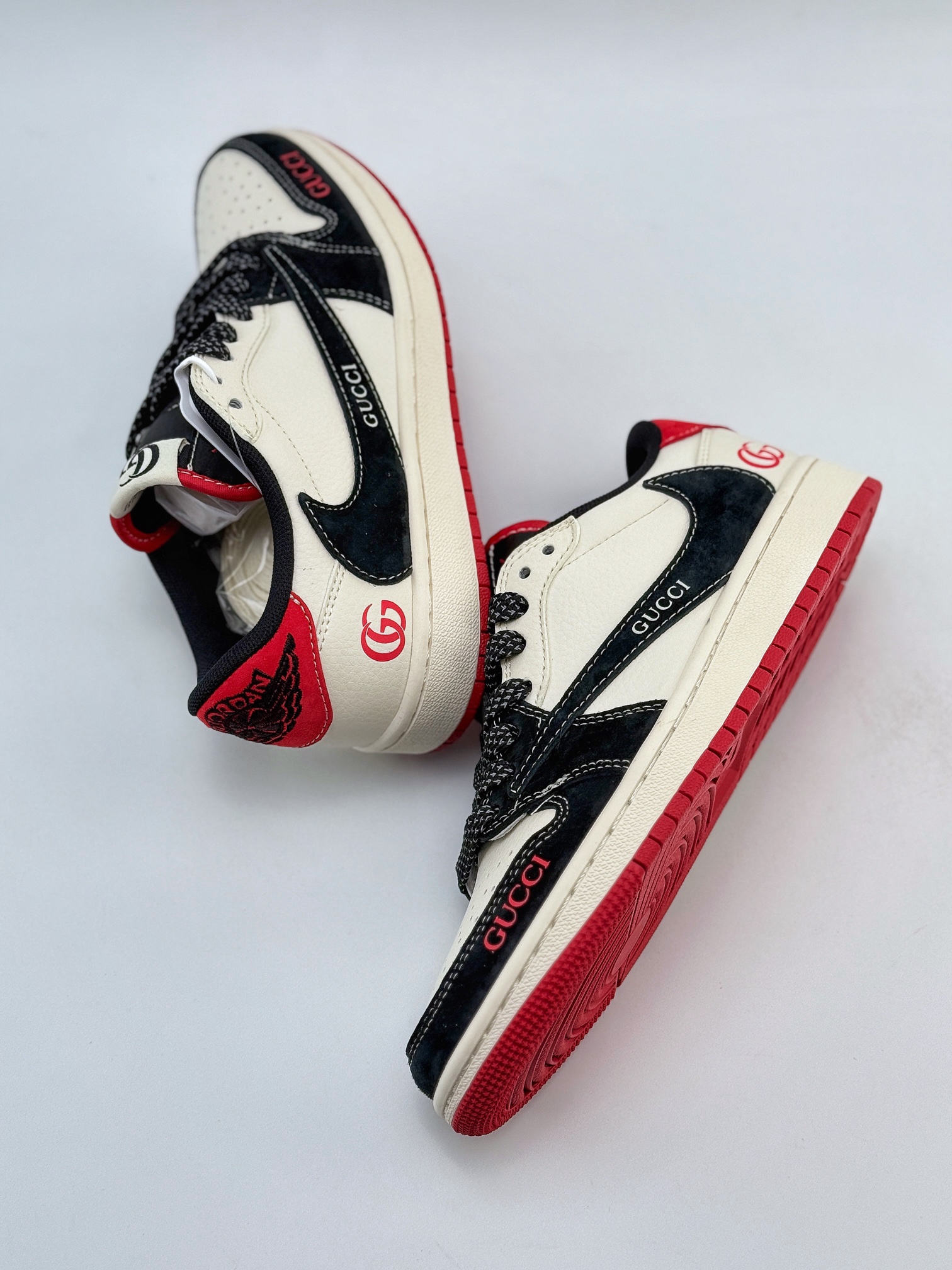 Travis Scott x Nike Air Jordan 1 Low x GUCCI Air Jordan 1 Low 反转白黑红倒钩  XY2688-123