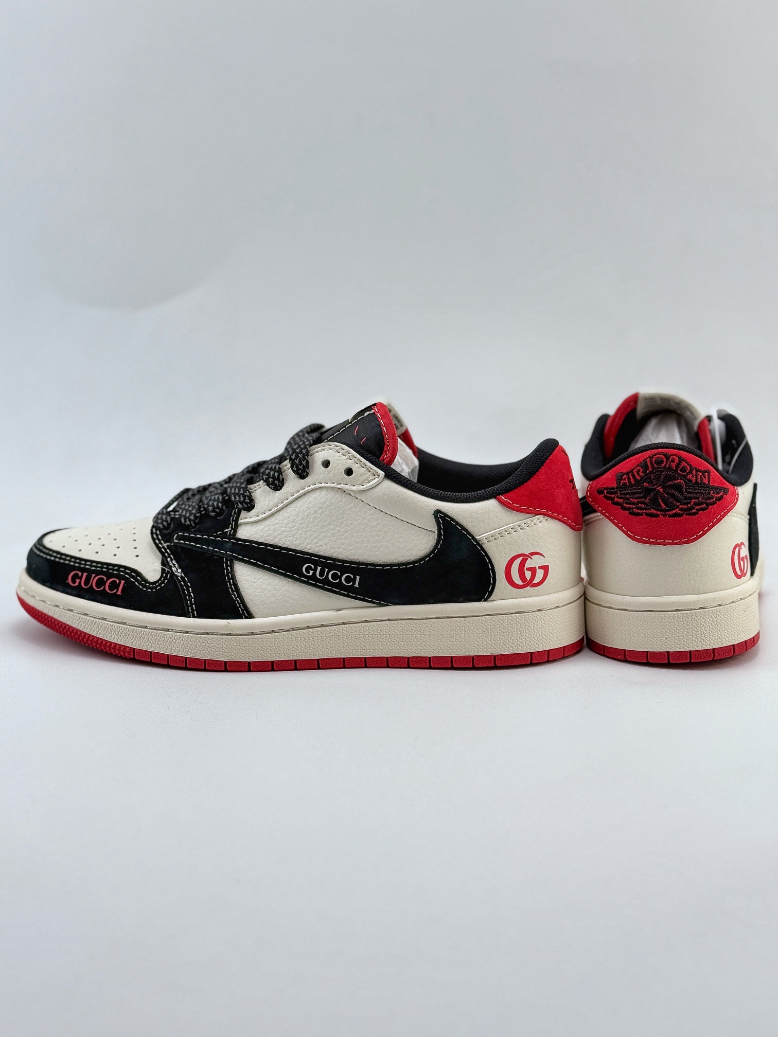 Travis Scott x Nike Air Jordan 1 Low x GUCCI Air Jordan 1 Low 反转白黑红倒钩  XY2688-123