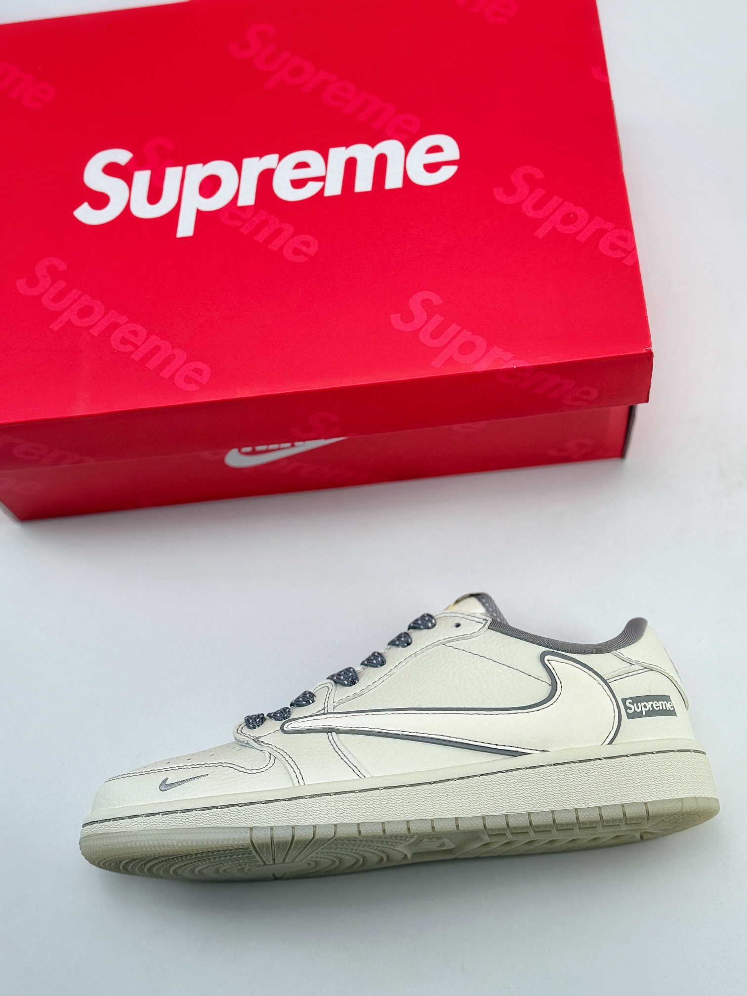 Travis Scott x Nike Air Jordan 1 Low x Supreme Air Jordan 1 Low 反转白银小钩满天星倒钩  CH6336-011