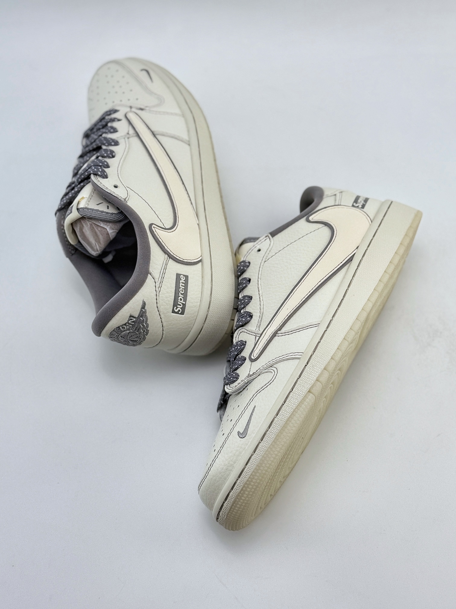 Travis Scott x Nike Air Jordan 1 Low x Supreme Air Jordan 1 Low 反转白银小钩满天星倒钩  CH6336-011