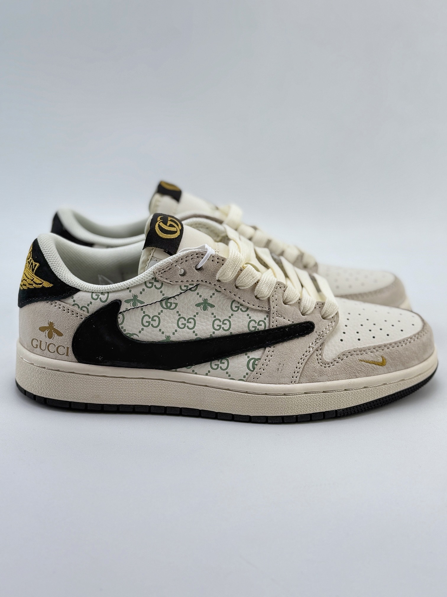 Travis Scott x Nike Air Jordan 1 Low x GUCCI Air Jordan 1 Low 反转米黑金小钩倒钩  SJ2068-106