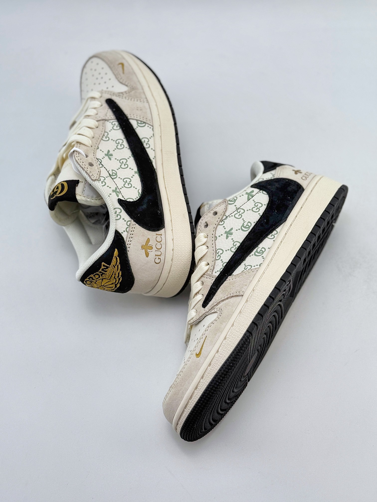 Travis Scott x Nike Air Jordan 1 Low x GUCCI Air Jordan 1 Low 反转米黑金小钩倒钩  SJ2068-106