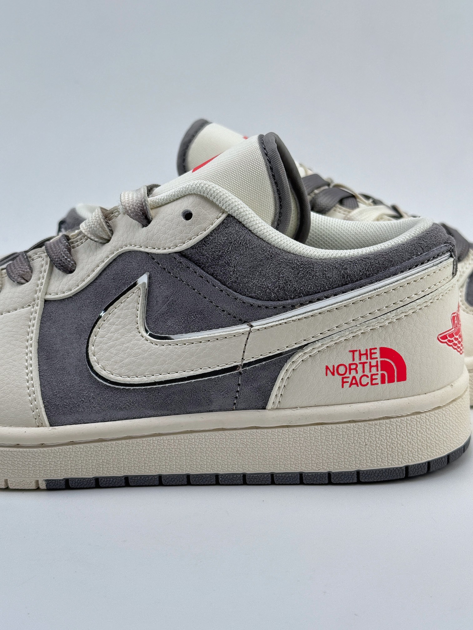 Air Jordan 1 Retro Low x The North Face 米灰红小钩   SJ9950-039