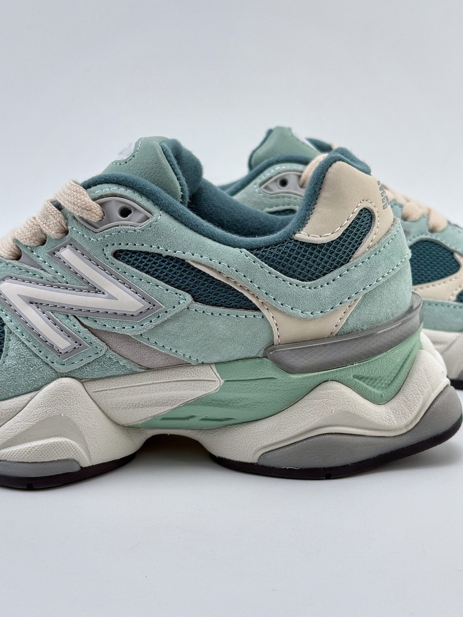 Joe Freshgoods x New Balance 版本 NB9060 联名款 复古休闲运动慢跑鞋  U9060FG