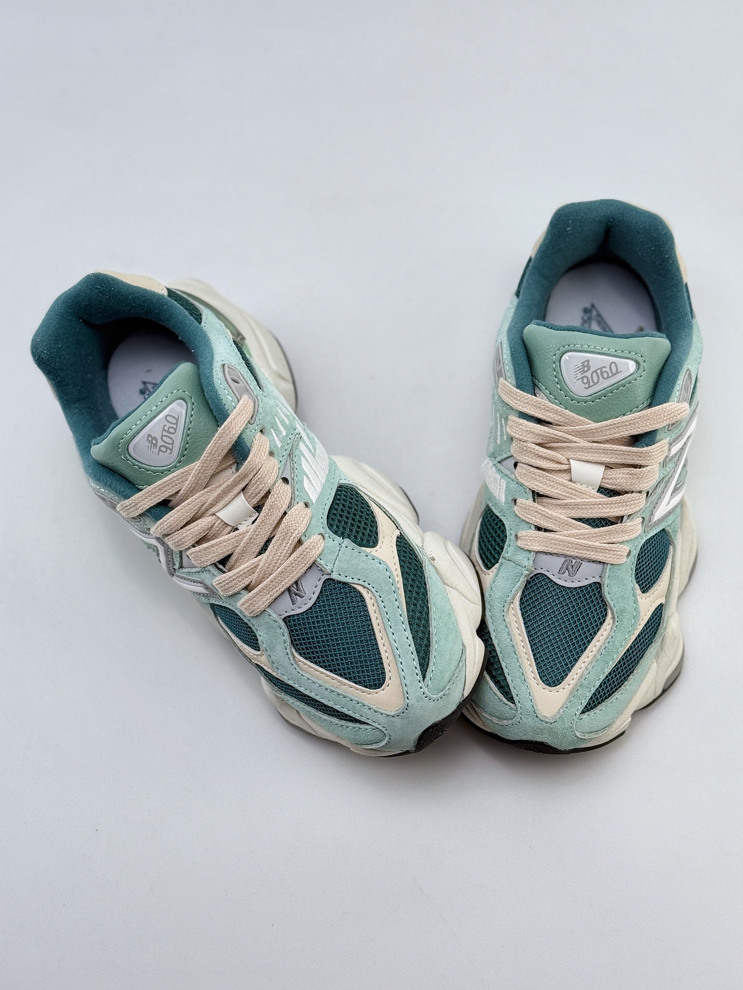 Joe Freshgoods x New Balance 版本 NB9060 联名款 复古休闲运动慢跑鞋  U9060FG