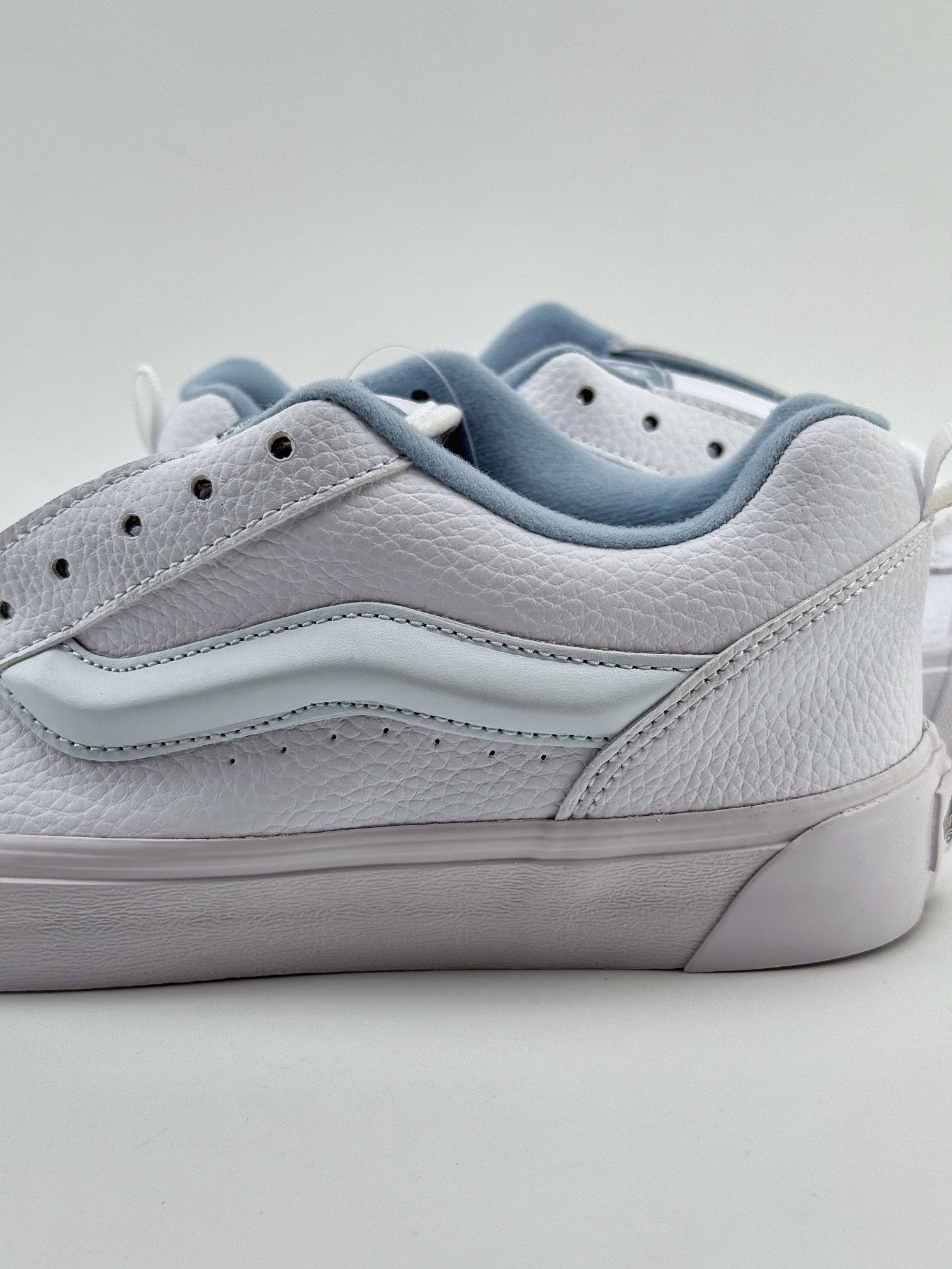 Vans Classics Knu Skool 范斯官方 荔枝纹全白皮面蓝色内里面包鞋