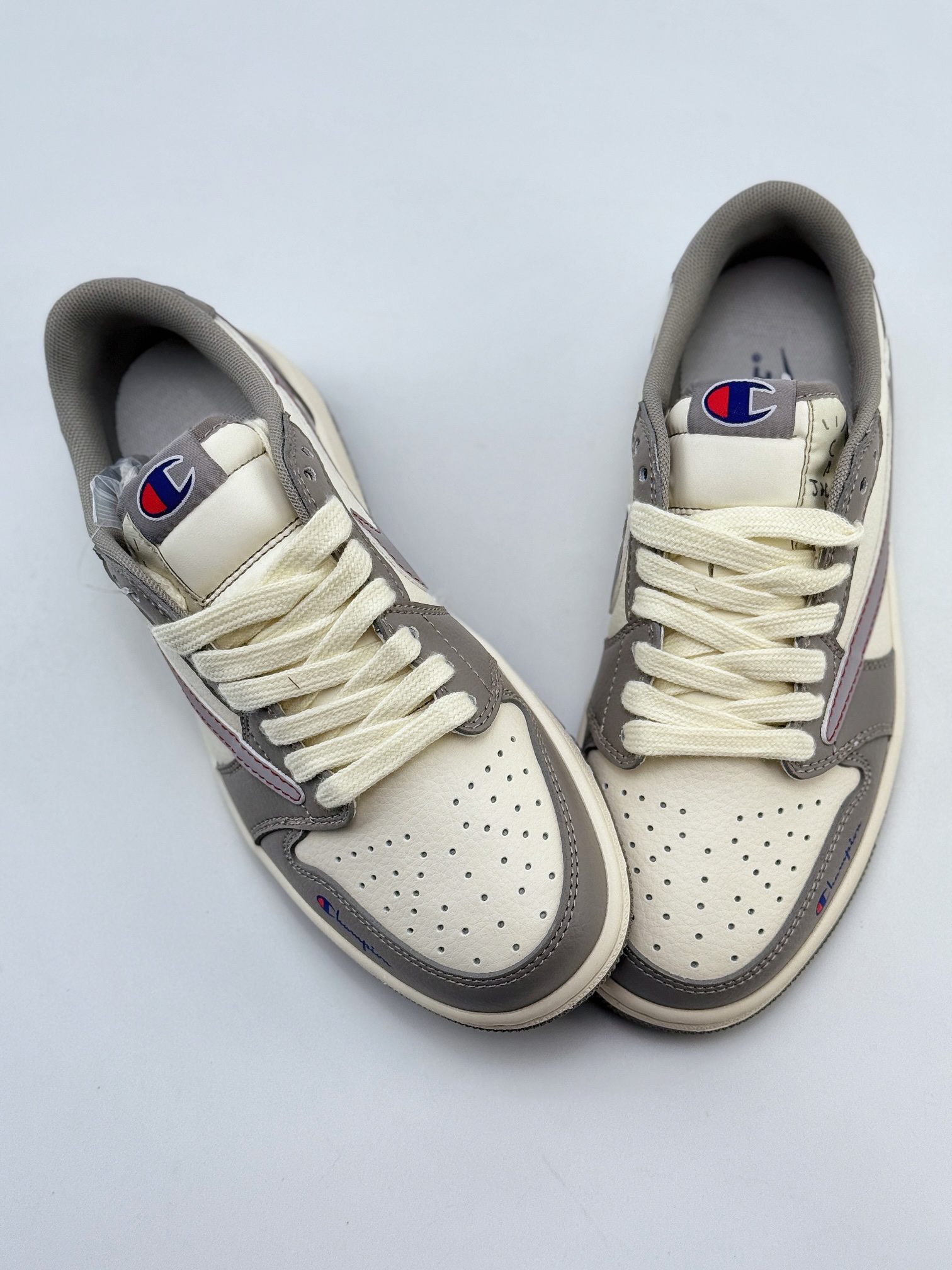 Travis Scott x Nike Air Jordan 1 Low x Champion 米灰 Air Jordan 1 Low 反转米蓝倒钩 QY1188-122