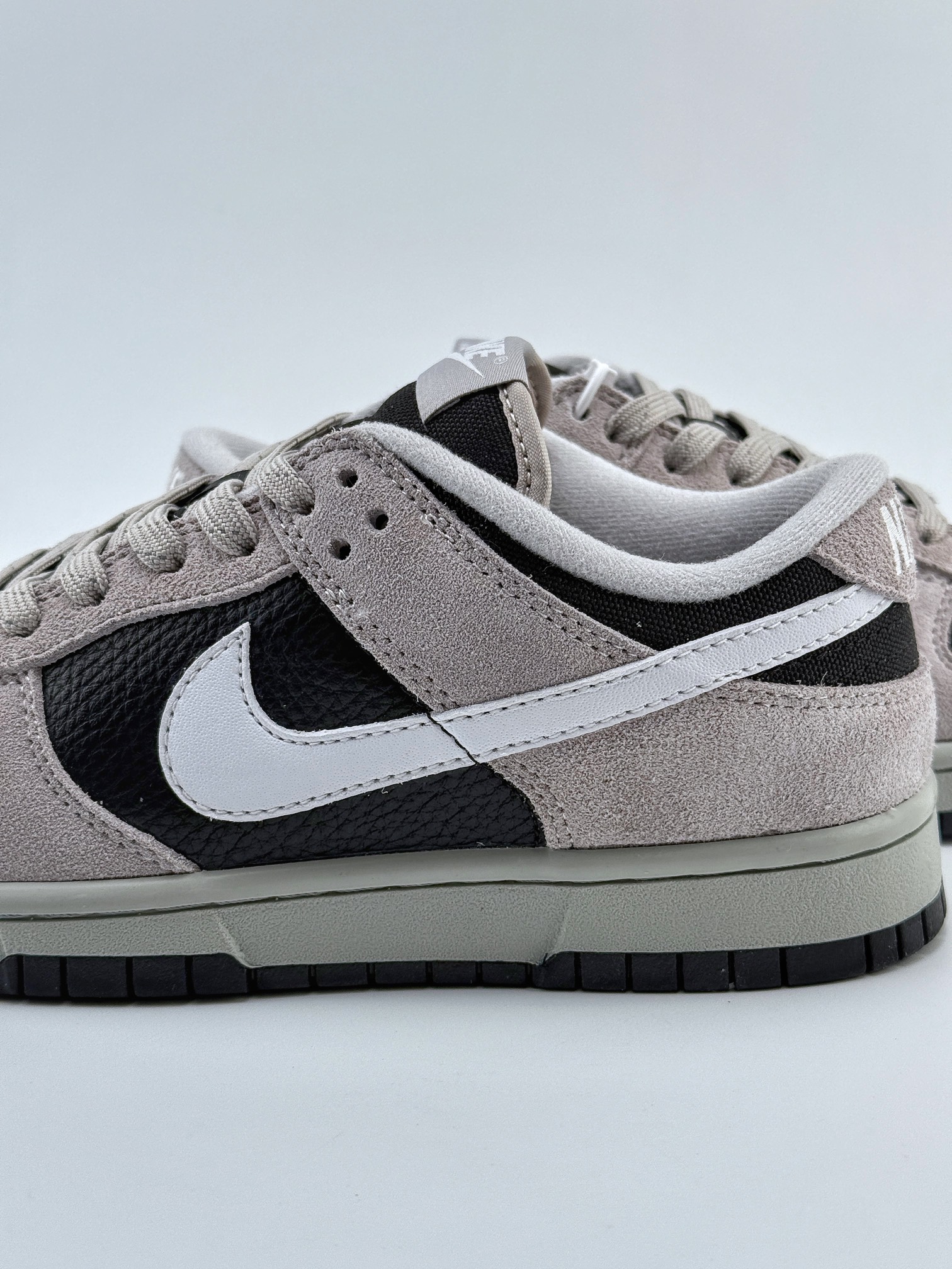 NIKE SB Dunk Low 灰黑  HV2532-001