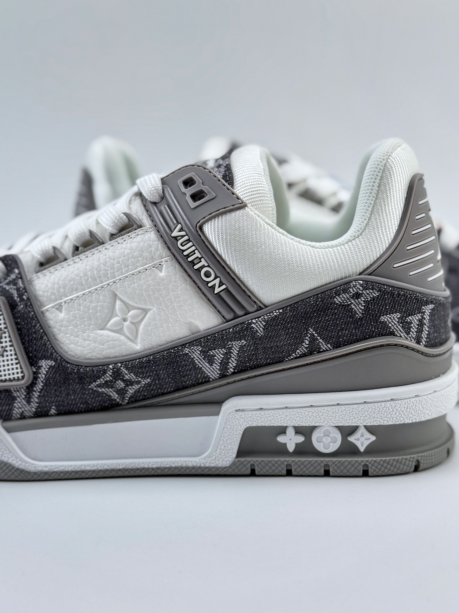 新货全新LV路易威登 Louis Vuitton Trainer Sneaker Low LOUIS VUITTON Trainer LV 路易威登休闲运动文化百搭篮球板鞋