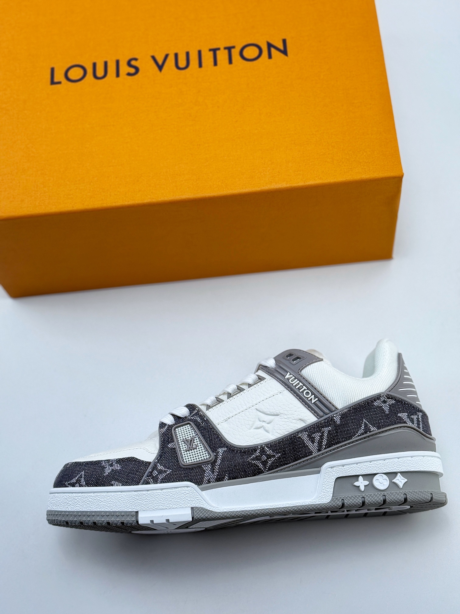 新货全新LV路易威登 Louis Vuitton Trainer Sneaker Low LOUIS VUITTON Trainer LV 路易威登休闲运动文化百搭篮球板鞋