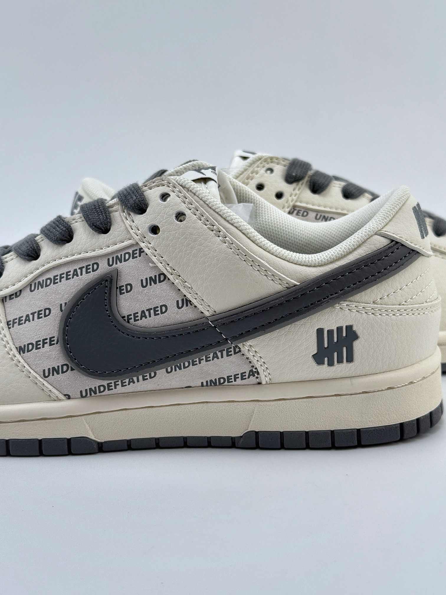 Nike SB Dunk Low x UNDEFEATED 米灰小钩  XX2026-679