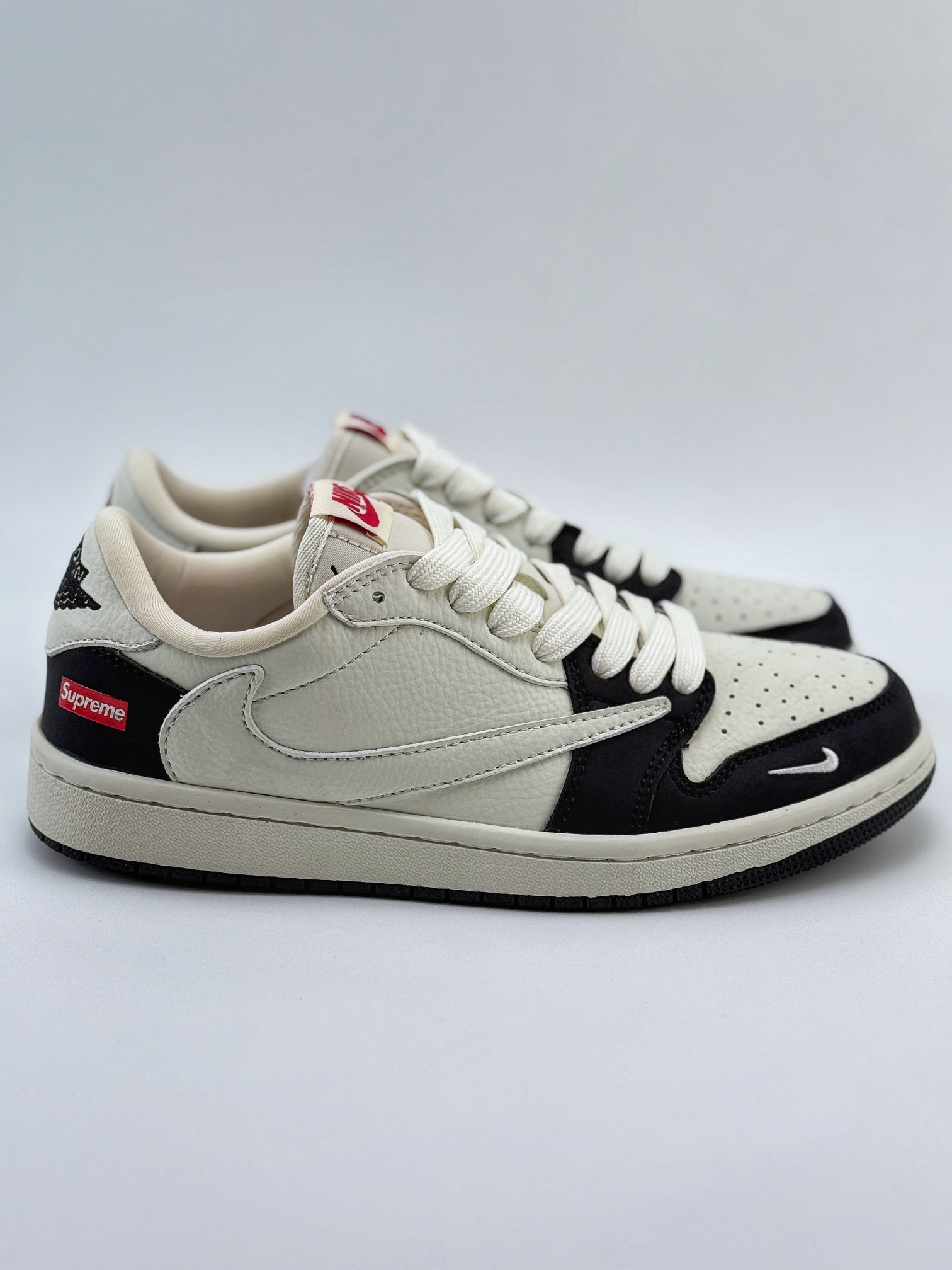 Travis Scott x Nike Air Jordan 1 Low x Supreme Air Jordan 1 Low 反转黑白小钩满天星倒钩 CH6088-606