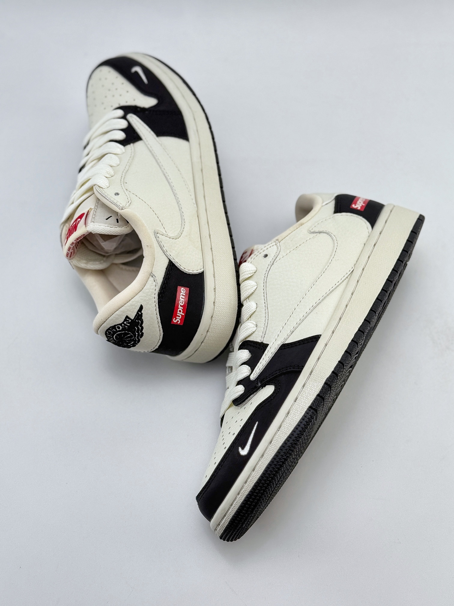 Travis Scott x Nike Air Jordan 1 Low x Supreme Air Jordan 1 Low 反转黑白小钩满天星倒钩 CH6088-606