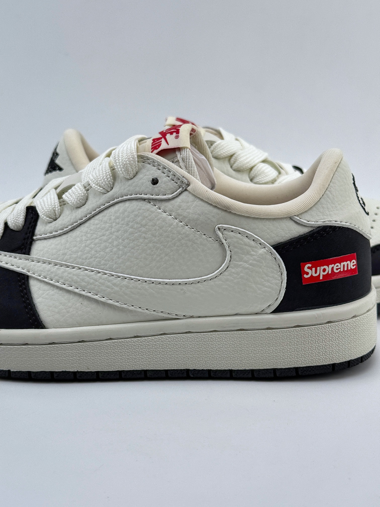 Travis Scott x Nike Air Jordan 1 Low x Supreme Air Jordan 1 Low 反转黑白小钩满天星倒钩 CH6088-606