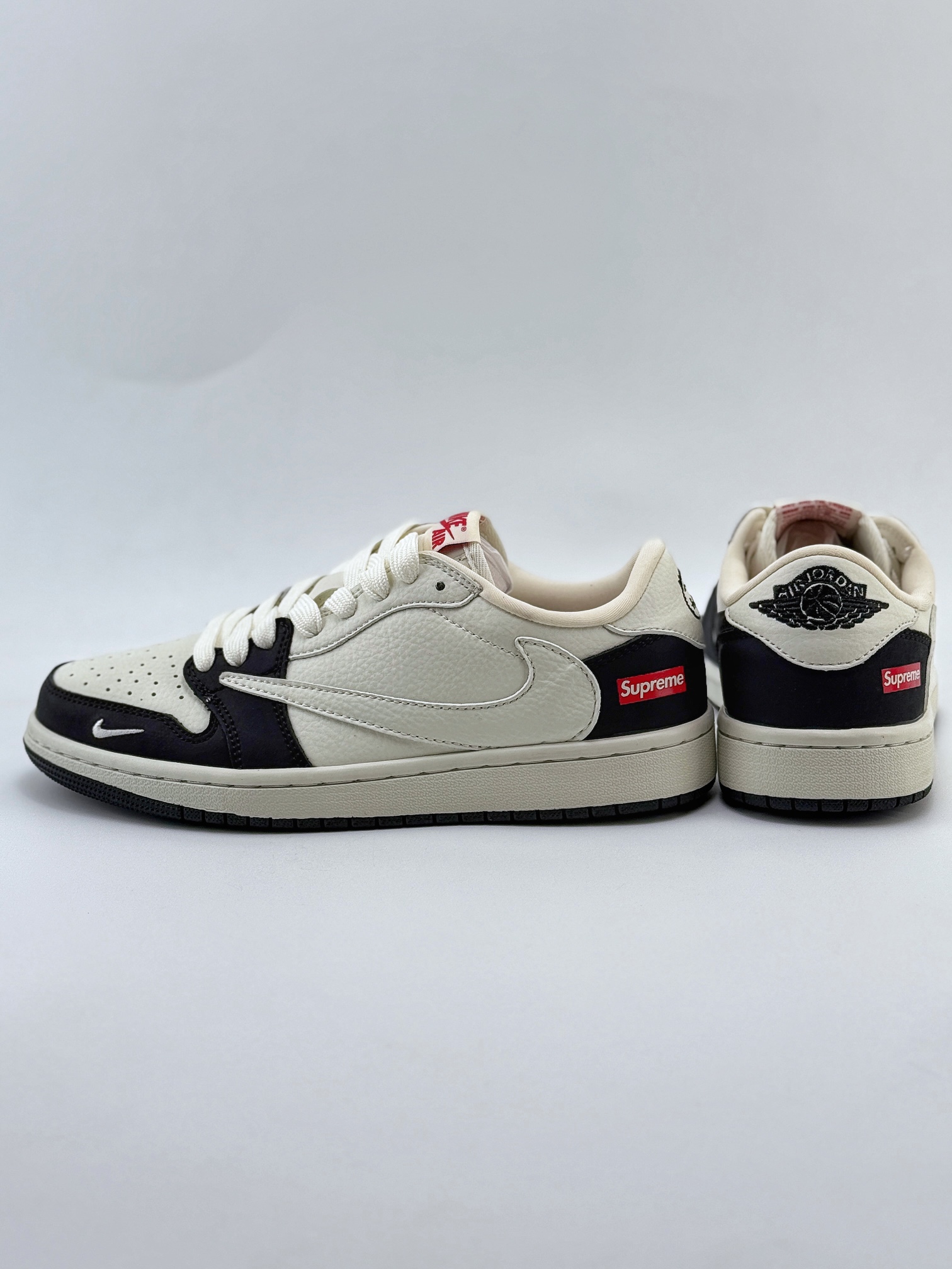 Travis Scott x Nike Air Jordan 1 Low x Supreme Air Jordan 1 Low 反转黑白小钩满天星倒钩 CH6088-606