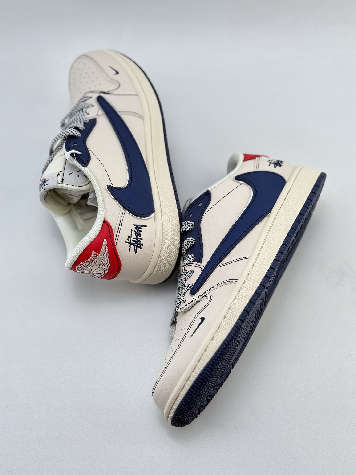 Travis Scott x Nike Air Jordan 1 Low x Stussy Air Jordan 1 Low 反转白蓝红满天星倒钩  XZ3398-001