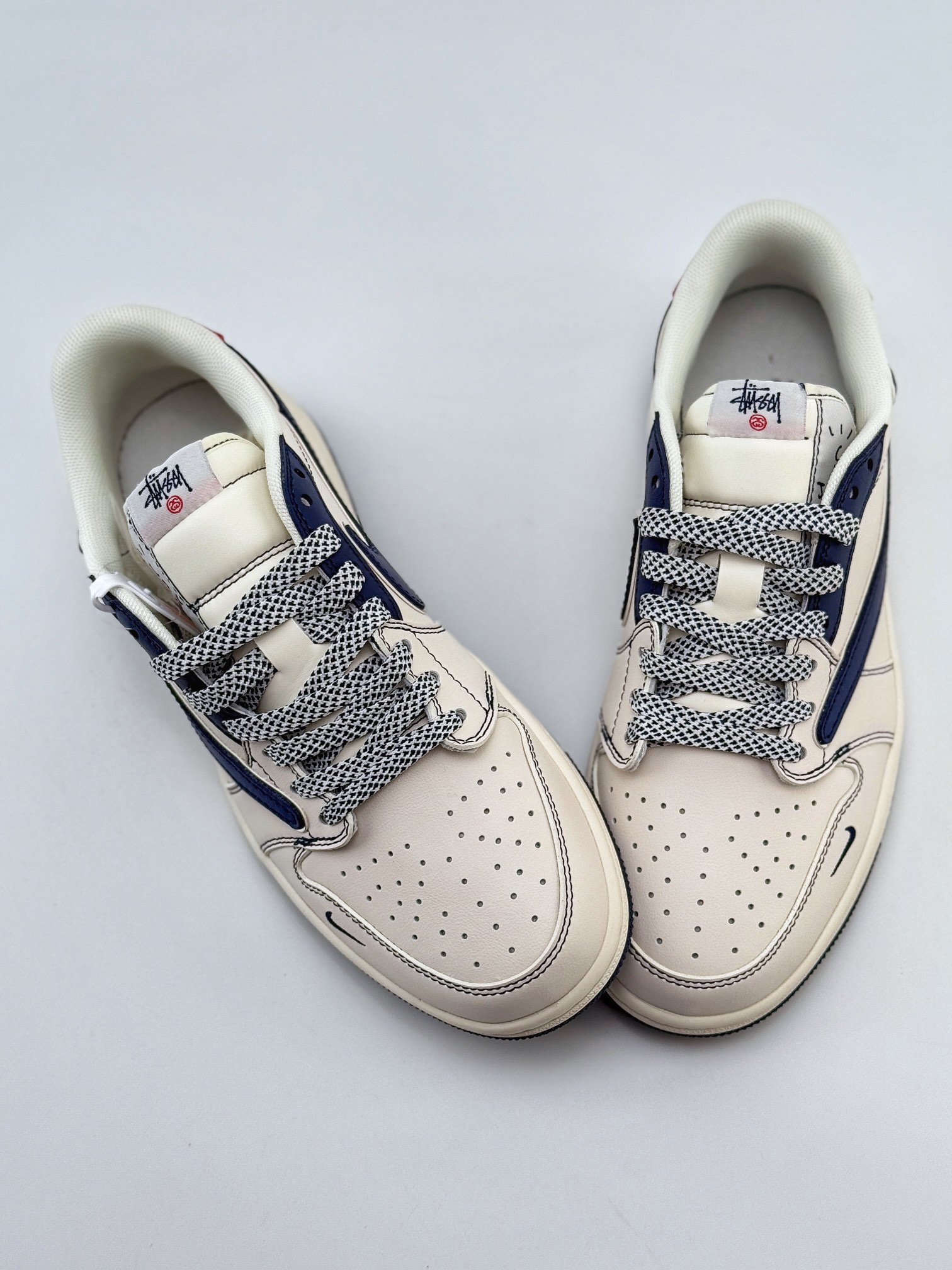 Travis Scott x Nike Air Jordan 1 Low x Stussy Air Jordan 1 Low 反转白蓝红满天星倒钩  XZ3398-001