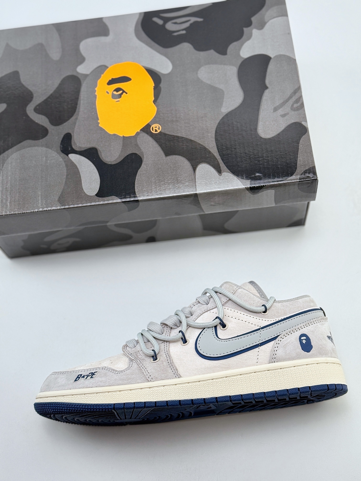 Air Jordan 1 Retro Low x Bape 米翻毛灰蓝绑带  SJ9950-019