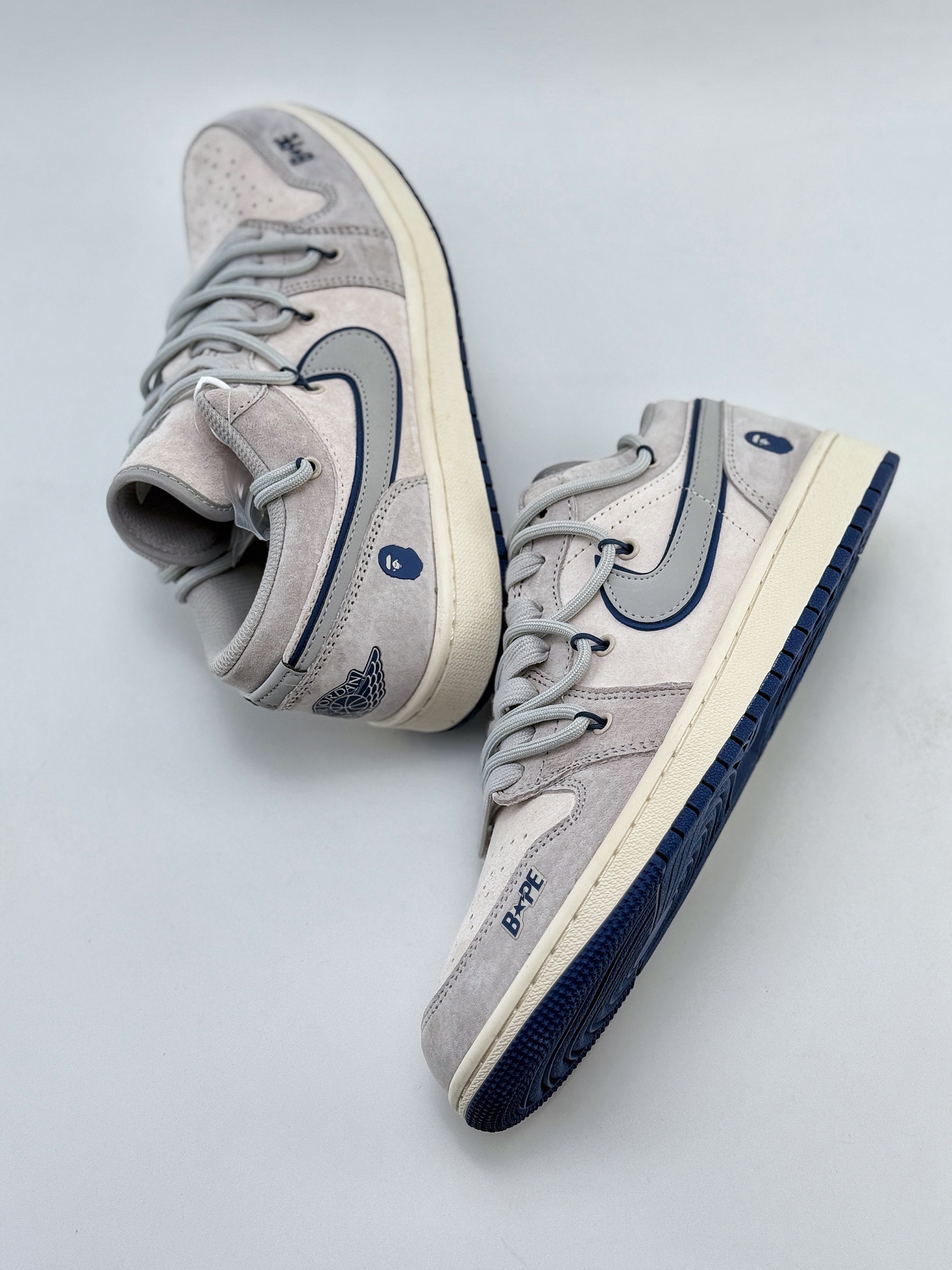 Air Jordan 1 Retro Low x Bape 米翻毛灰蓝绑带  SJ9950-019