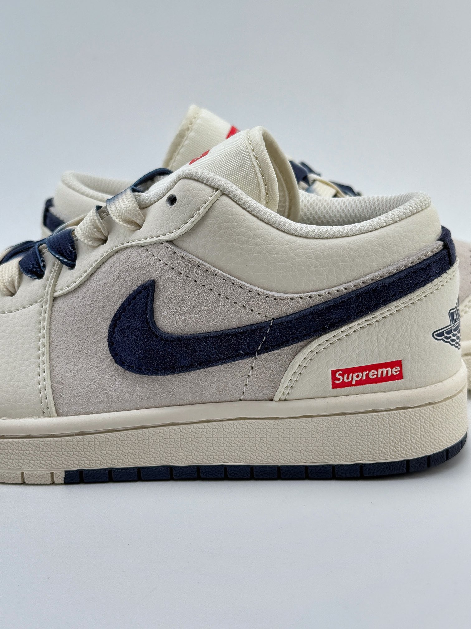 Air Jordan 1 Retro Low x Supreme 米红蓝小钩  SJ9950-020