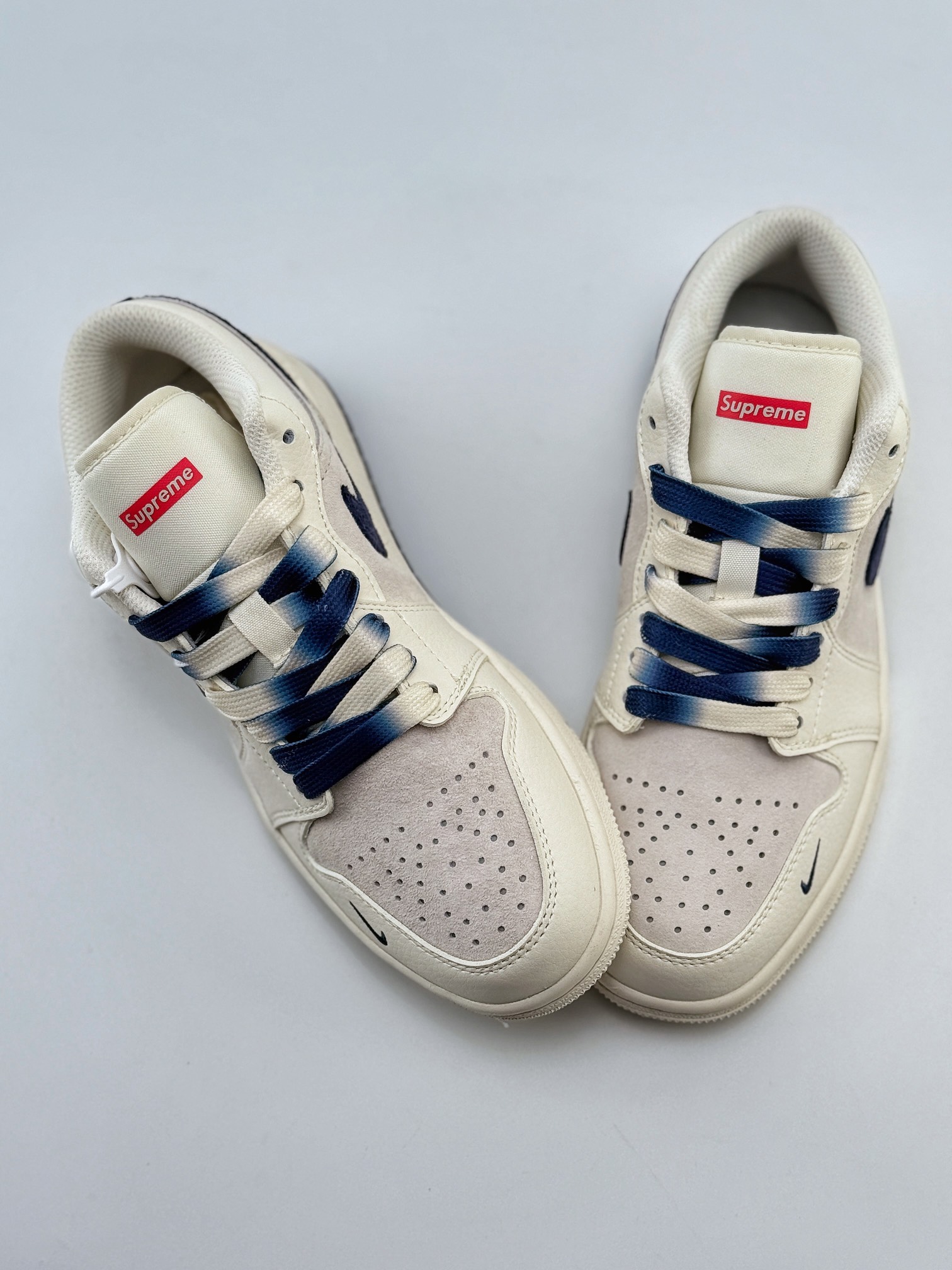 Air Jordan 1 Retro Low x Supreme 米红蓝小钩  SJ9950-020