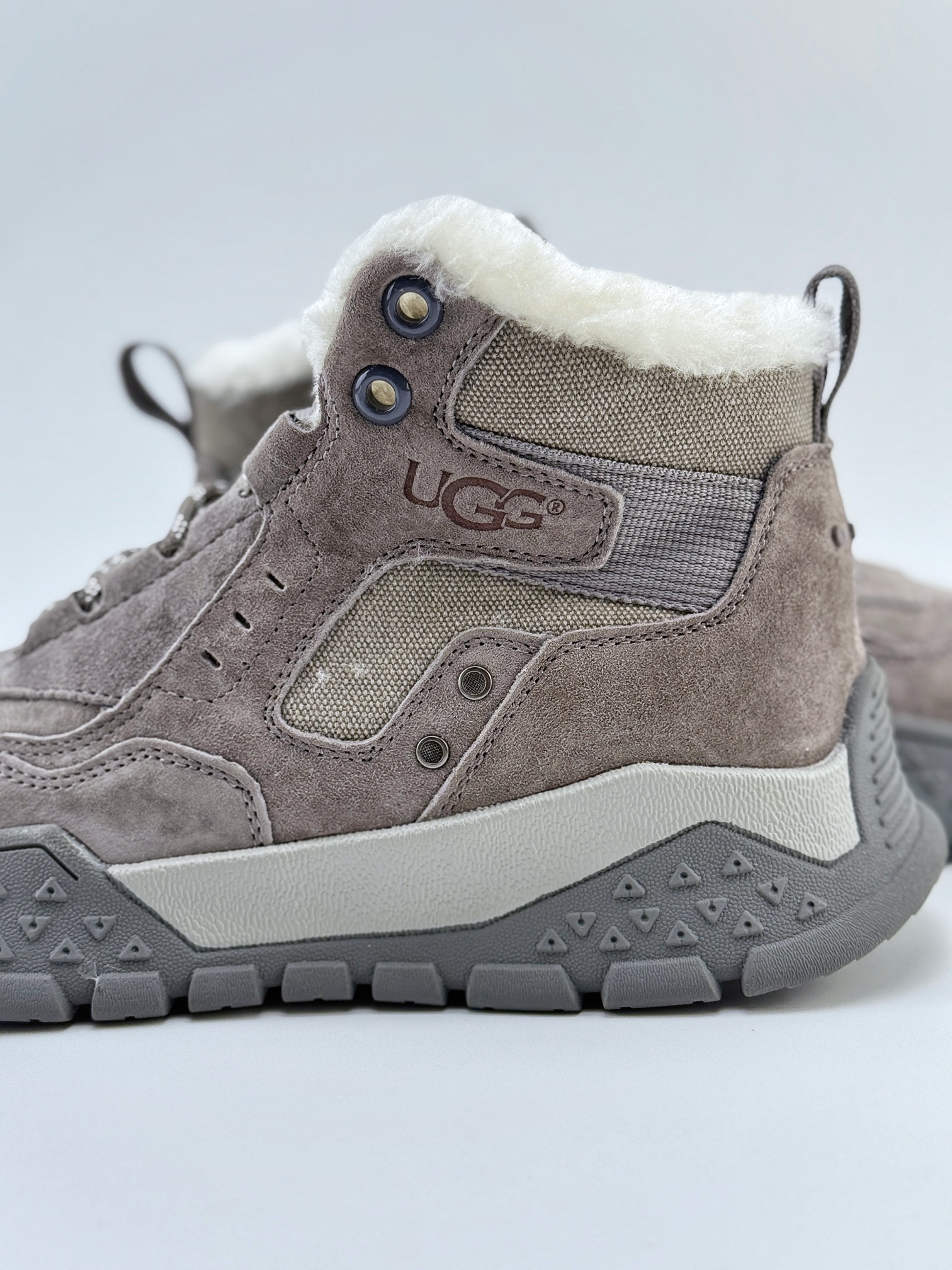 新货UGG 2024秋冬新品 秋冬必备（内里加绒保暖） 时尚休闲马丁靴雪地靴系列