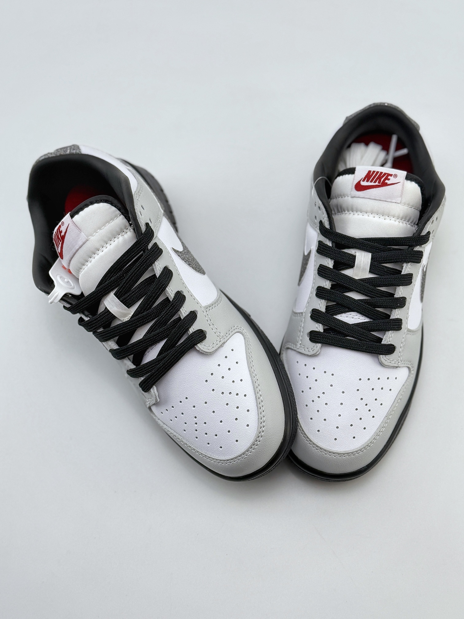 NIKE SB Dunk Low ”Glitter Swoosh” 灰白  HQ3462-191