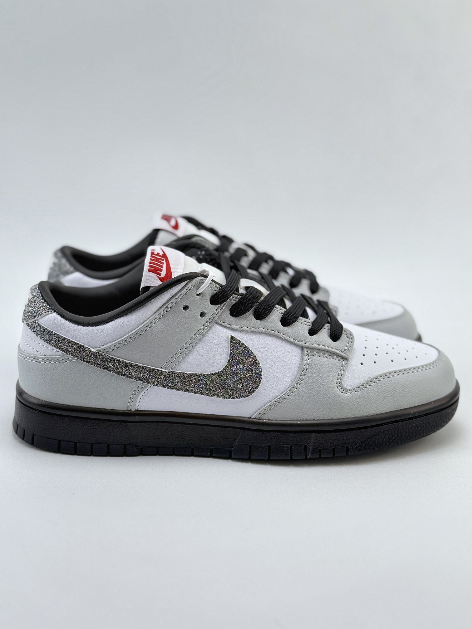 NIKE SB Dunk Low ”Glitter Swoosh” 灰白  HQ3462-191